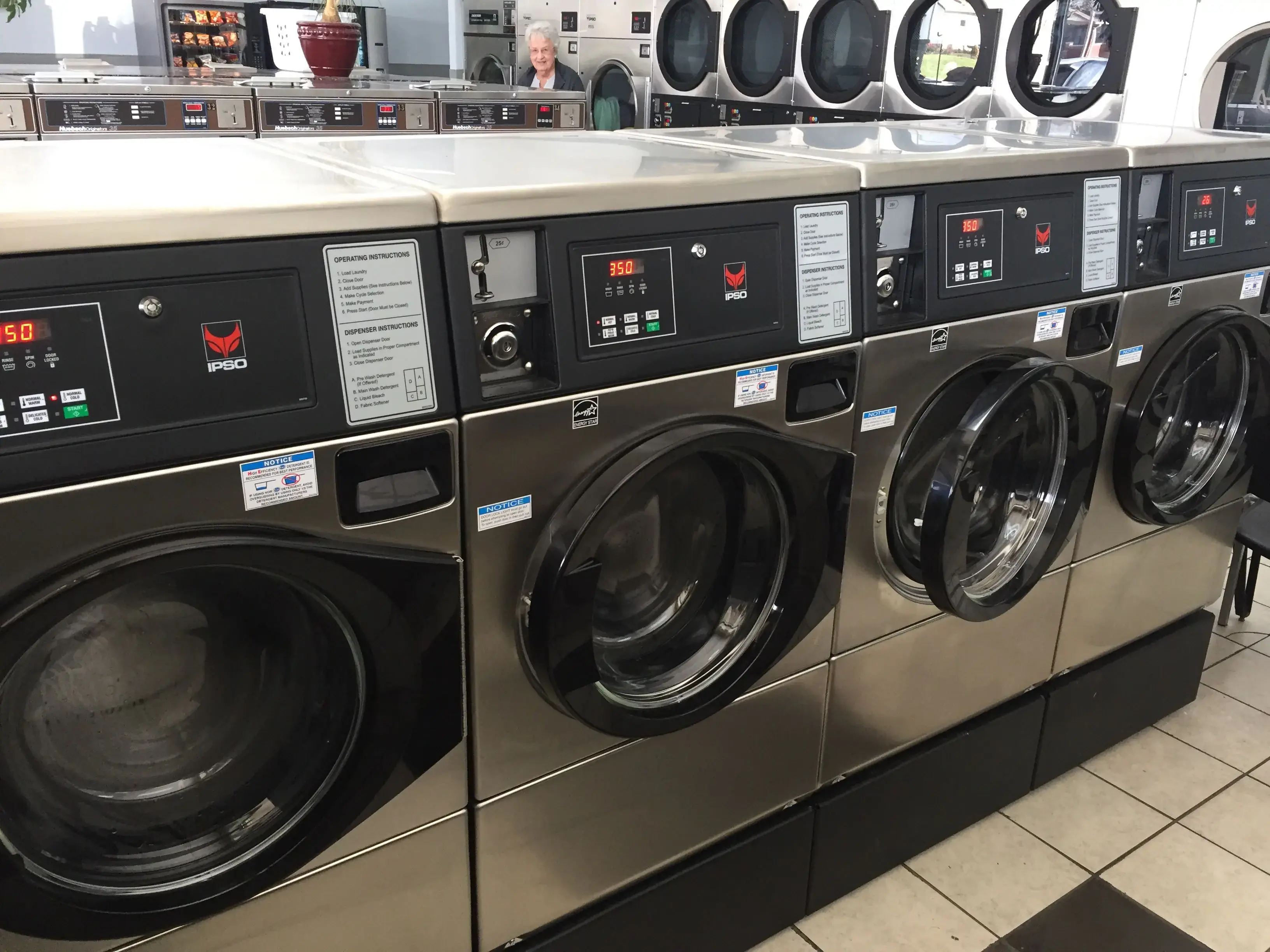 Wash N Time Laundromat - Image 17