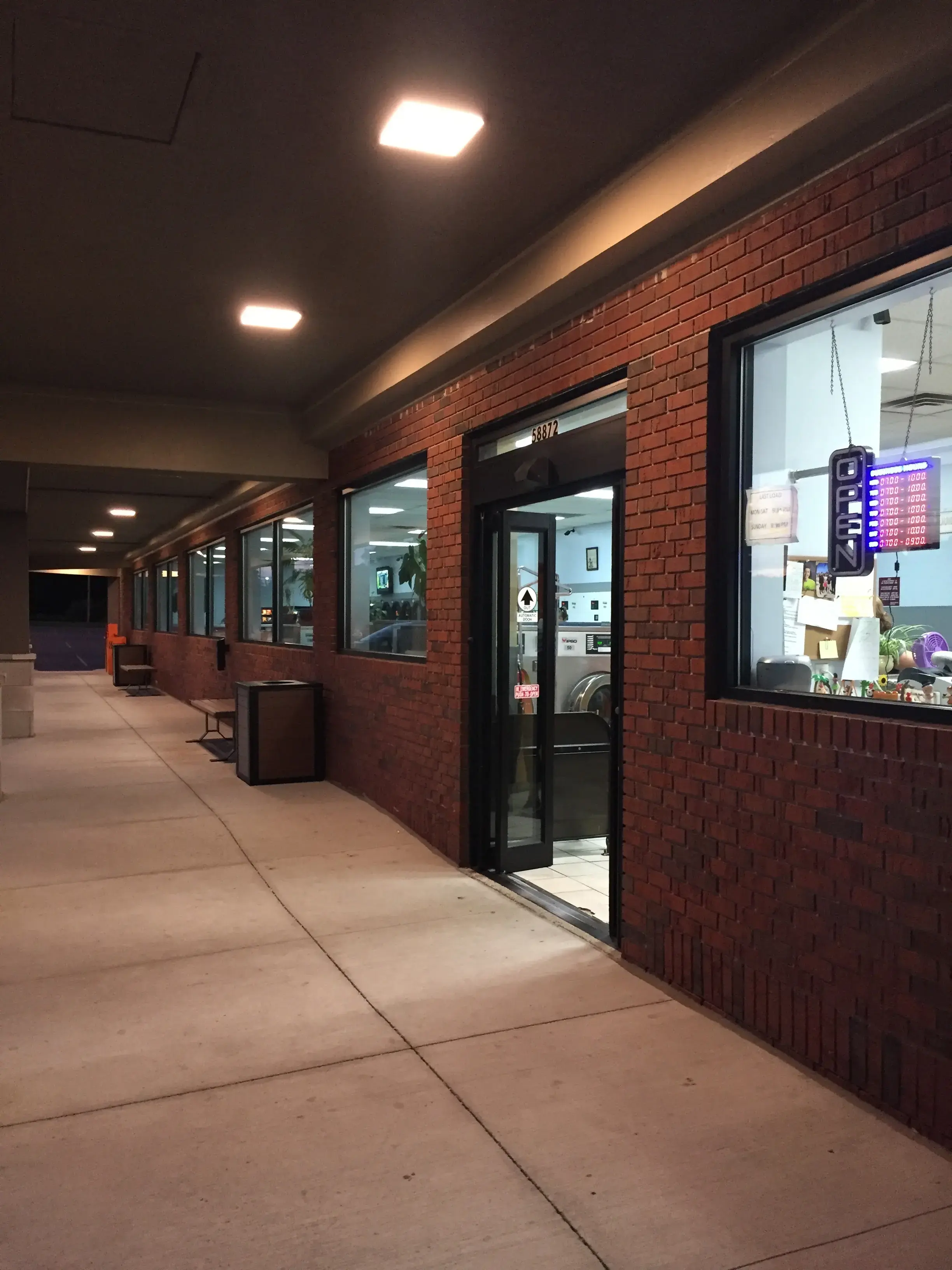 Wash N Time Laundromat - Image 10