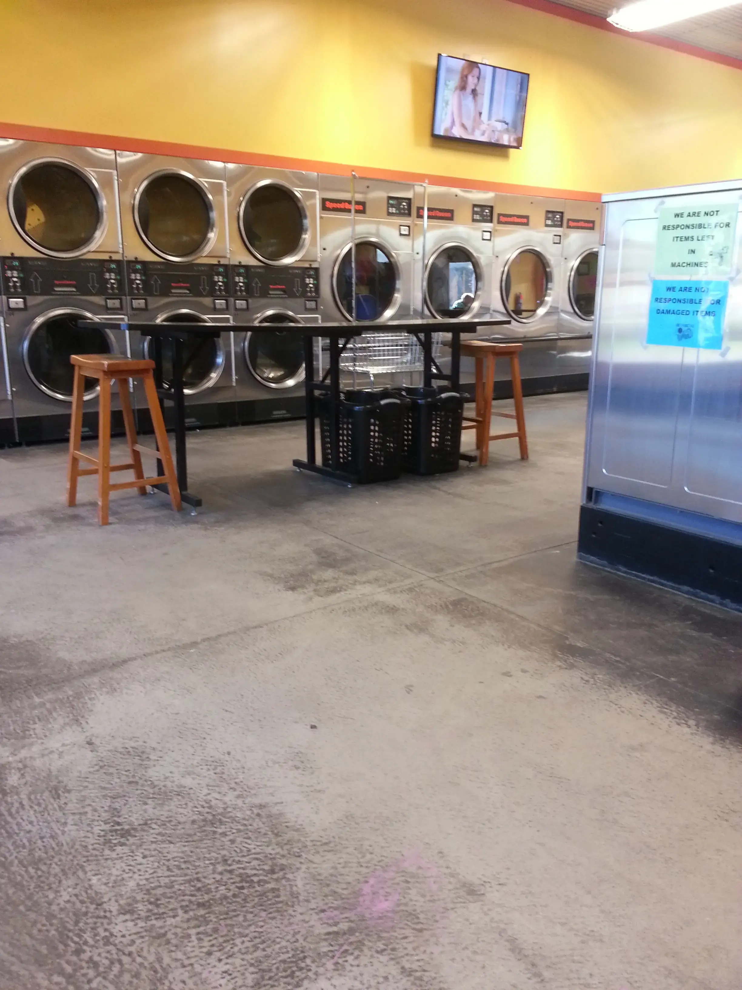Wash N Wear Laundromat thumbnail 3