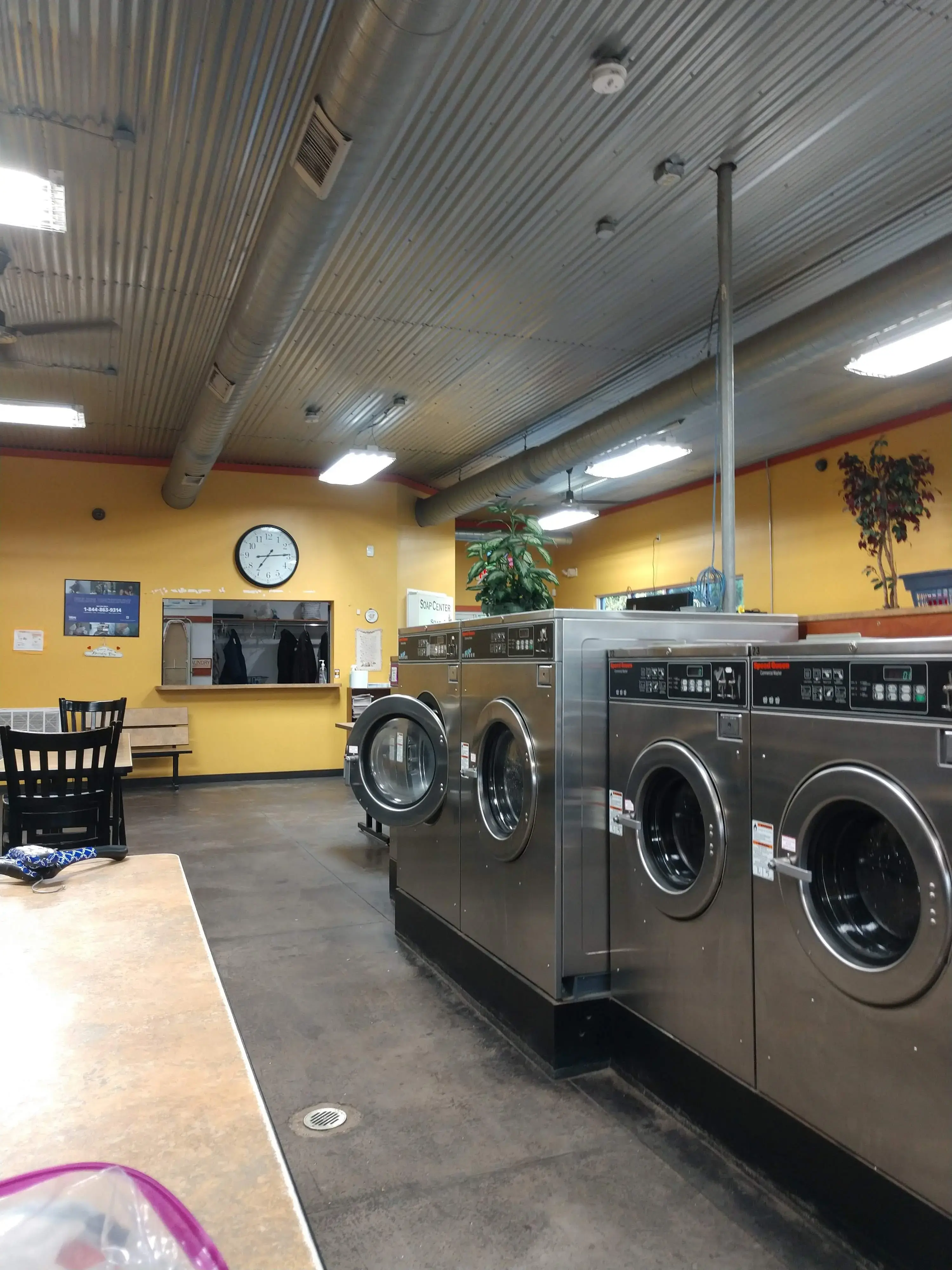 Wash N Wear Laundromat - Image 2