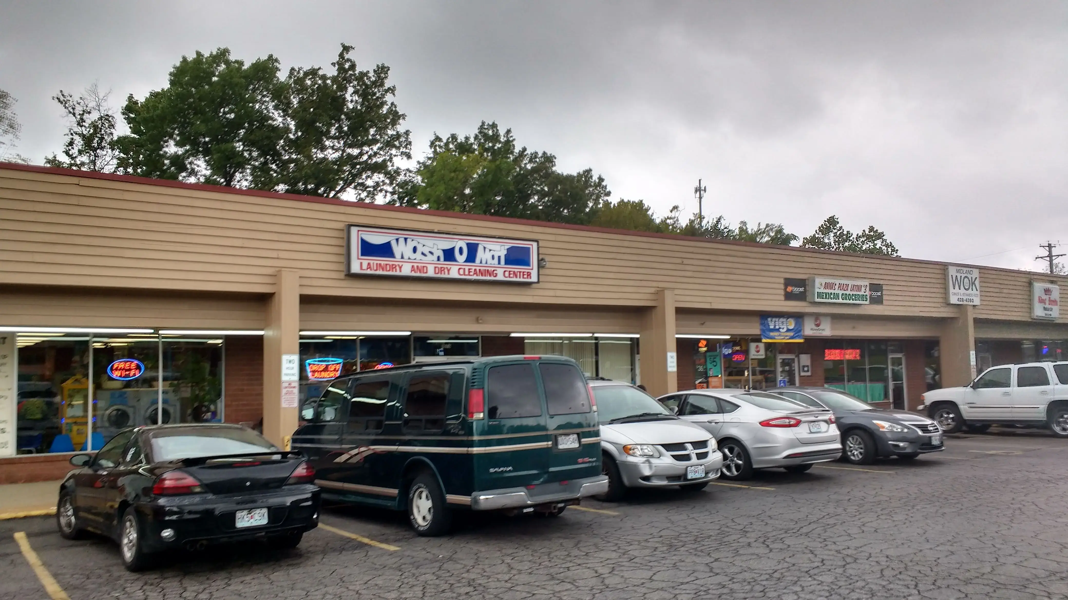 Wash-O-Mat Self Services Ldry thumbnail 2