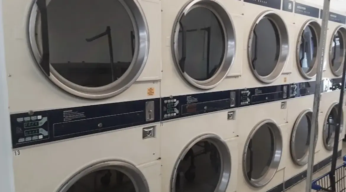 Wash & Roll Laundry - Image 10