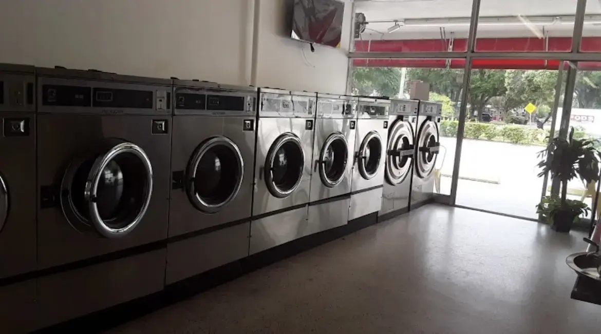 Wash & Roll Laundry - Image 11