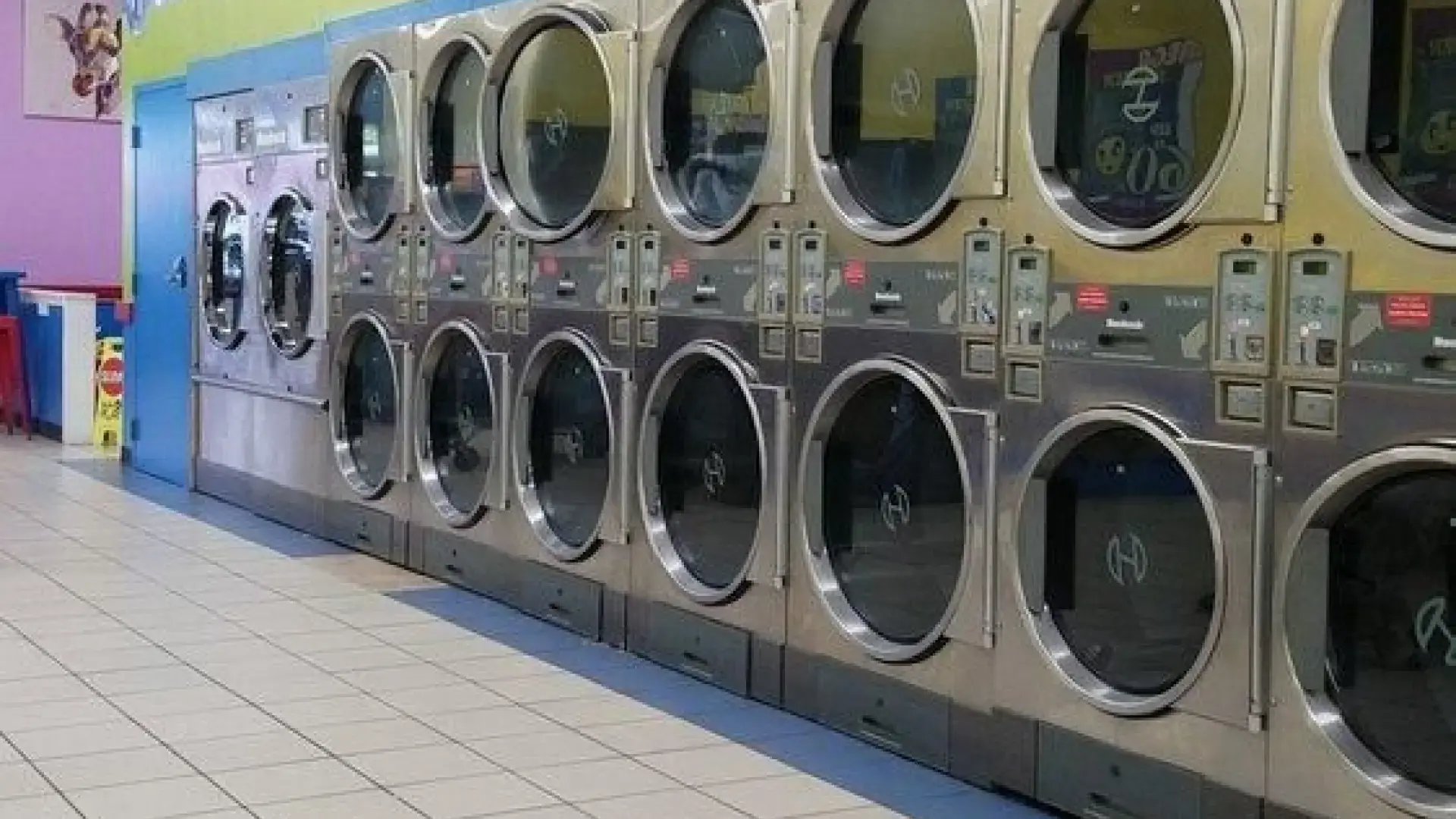 Wash & Spin Coin Laundry thumbnail 1