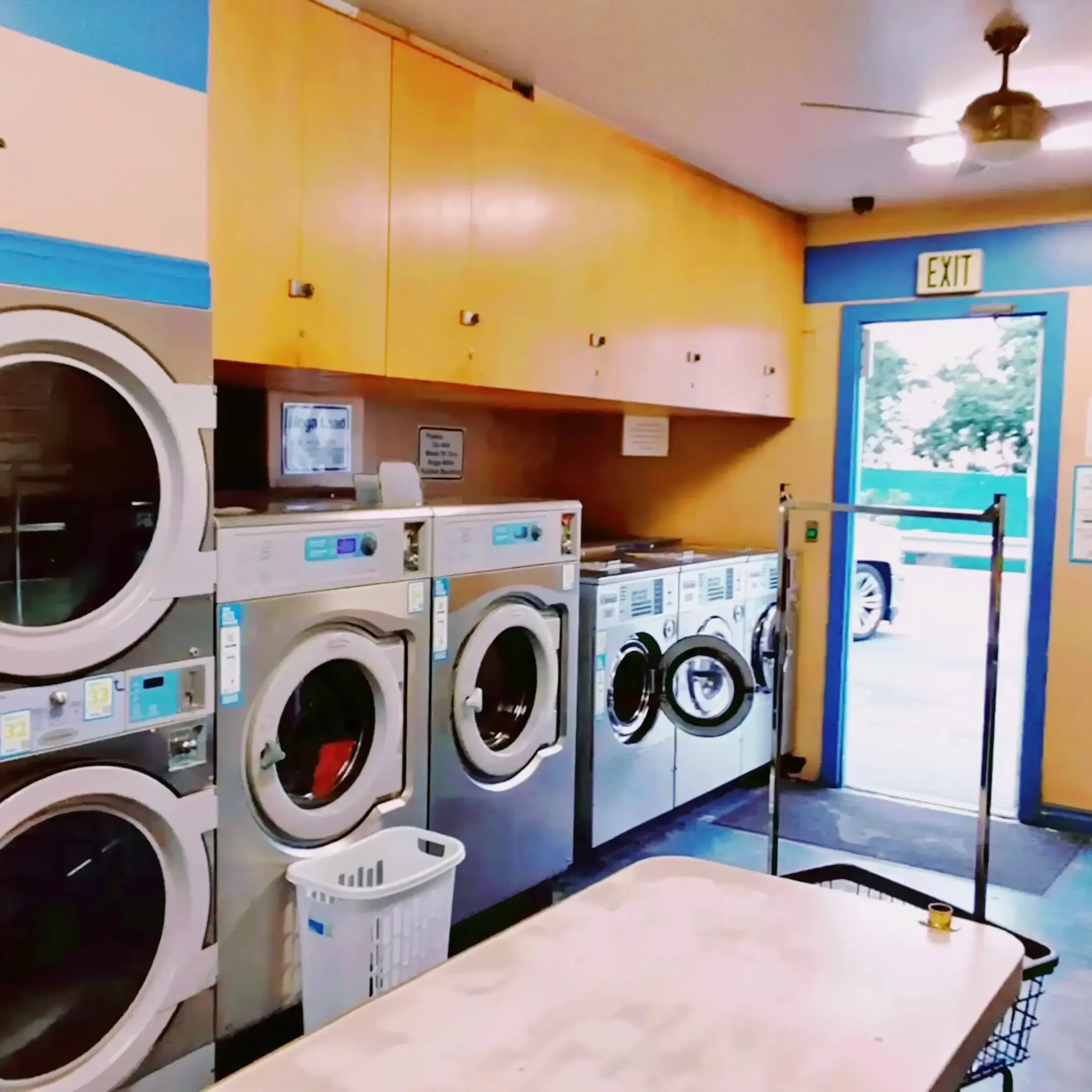 Wash & Surf Coin Laundry thumbnail 2