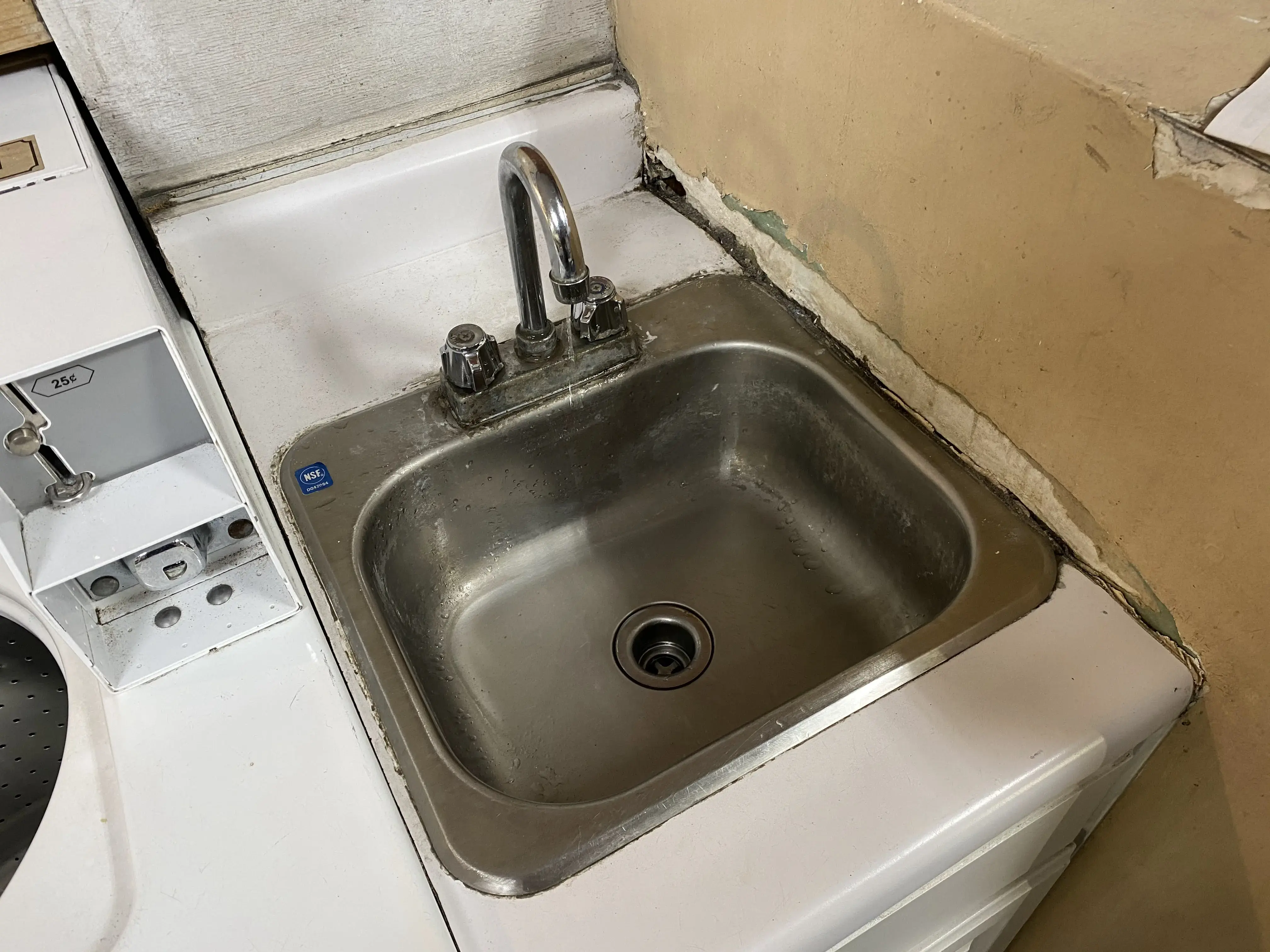 Wash & Surf Coin Laundry thumbnail 18