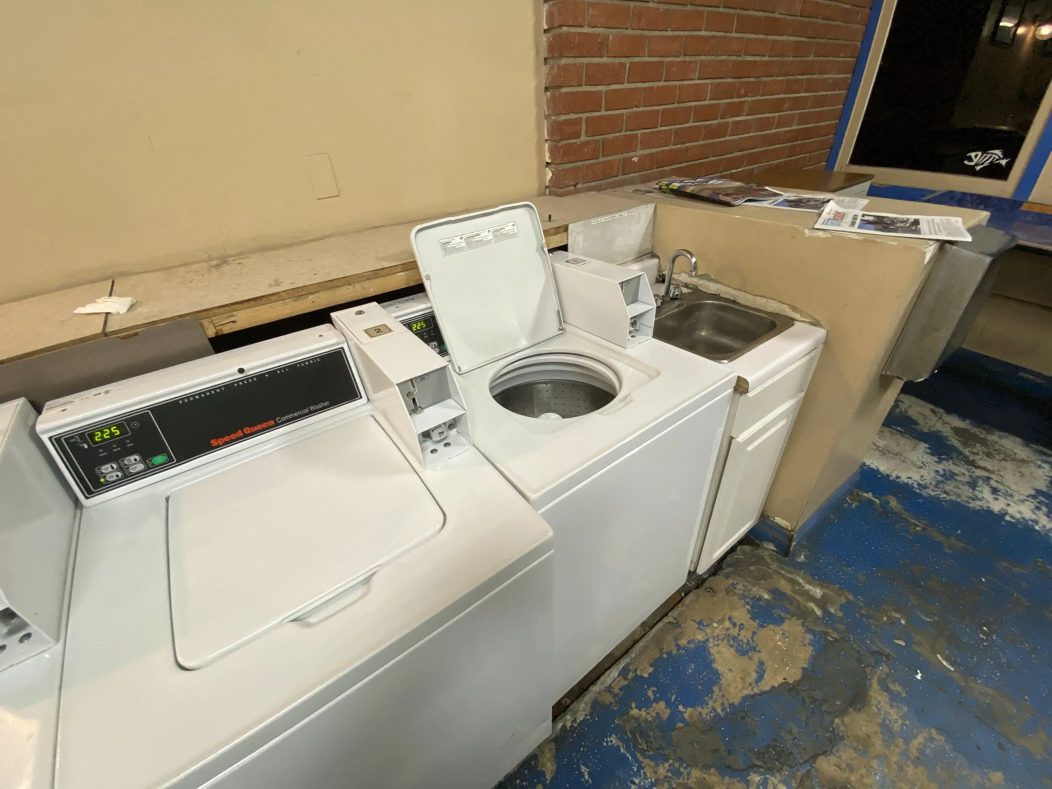 Wash & Surf Coin Laundry thumbnail 11