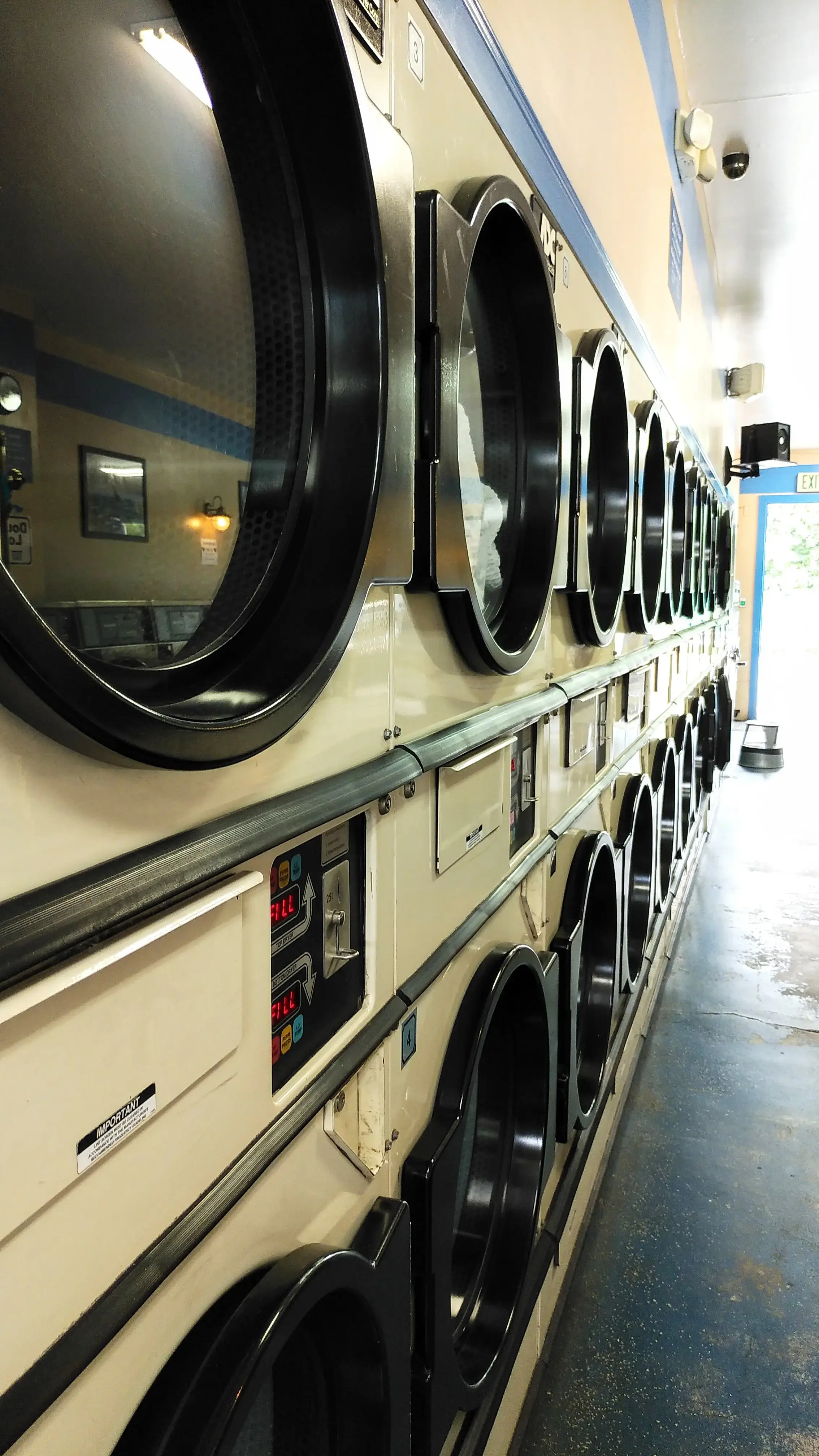Wash & Surf Coin Laundry - Image 13