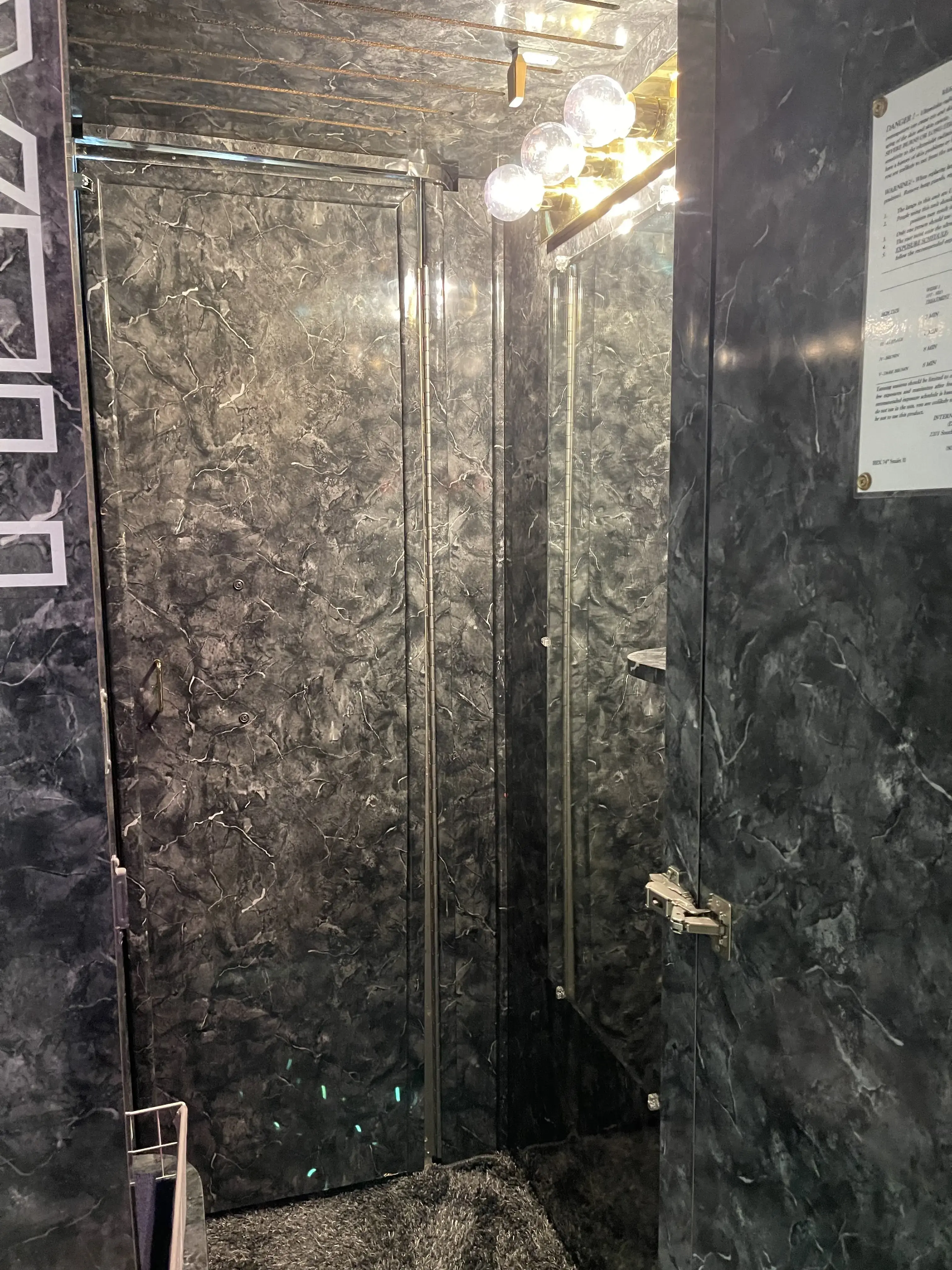 Wash-Um II Laundromat & Tanning thumbnail 7