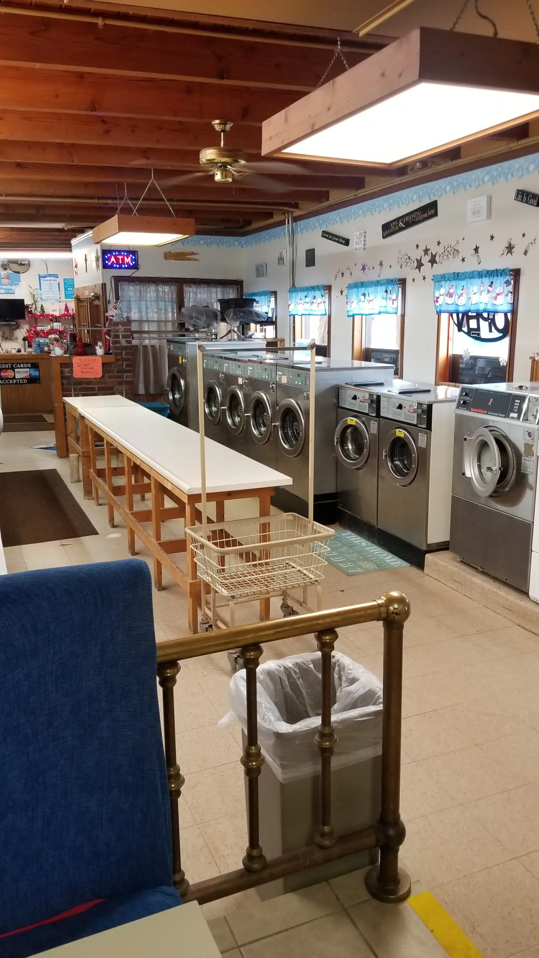 Wash-Um II Laundromat & Tanning thumbnail 5