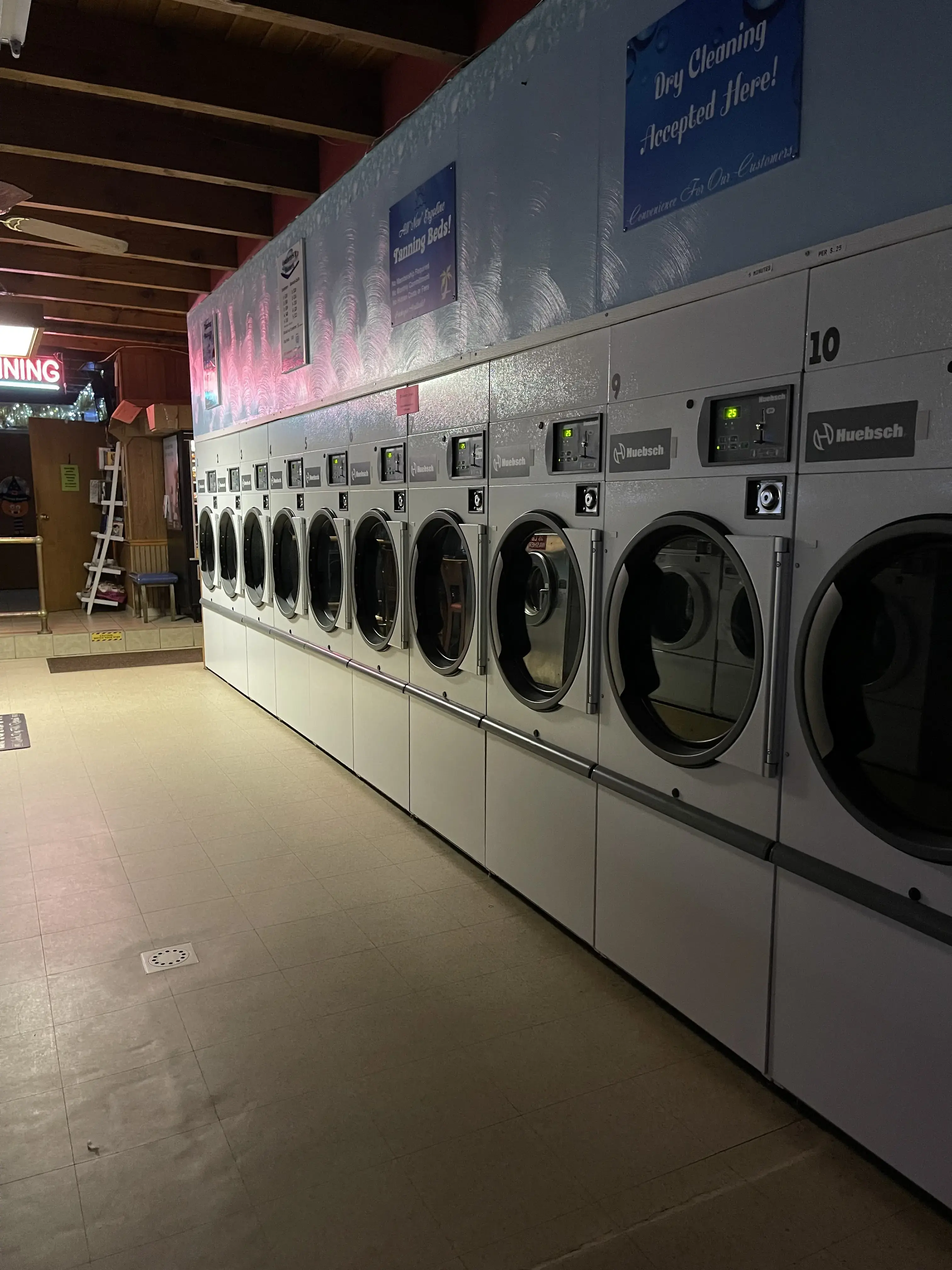 Wash-Um II Laundromat & Tanning thumbnail 2