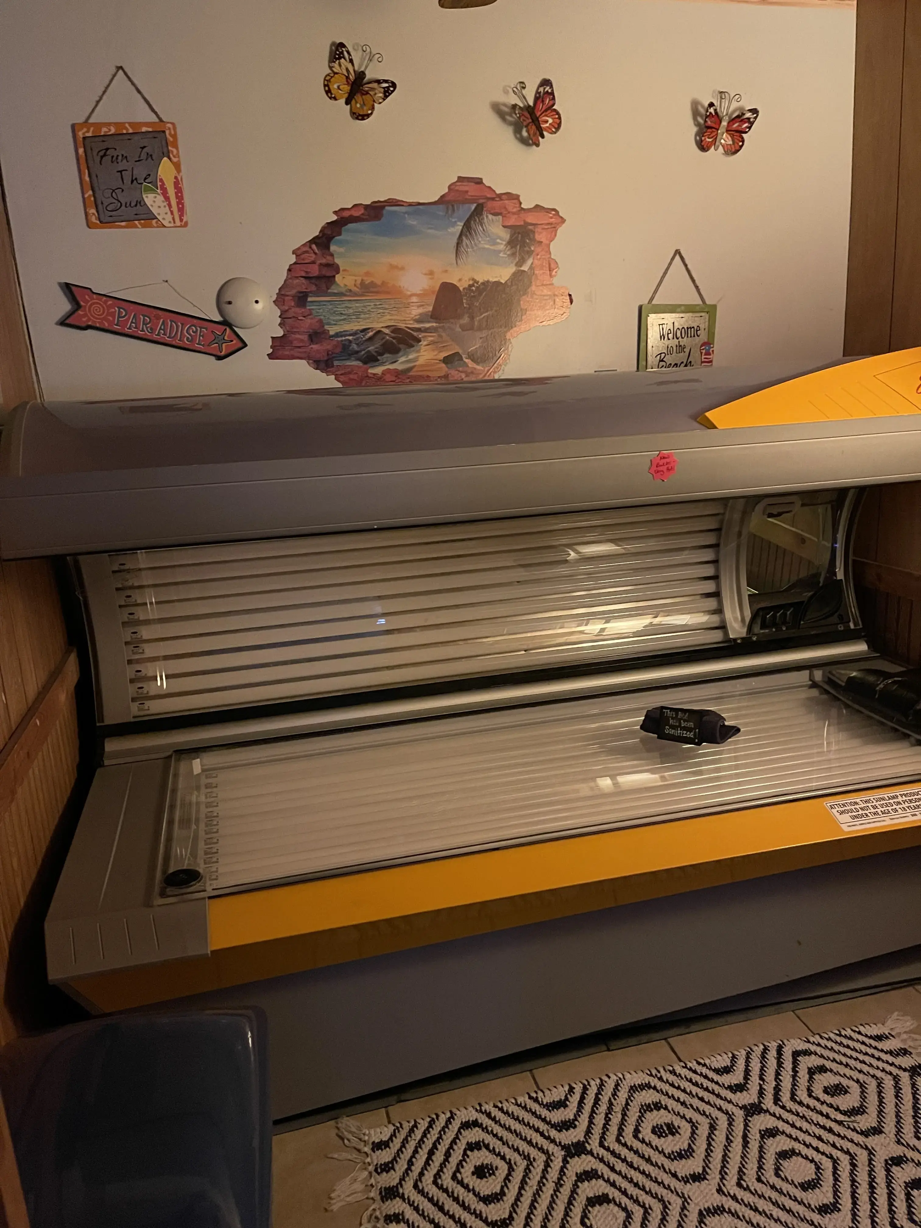 Wash-Um II Laundromat & Tanning - Image 14