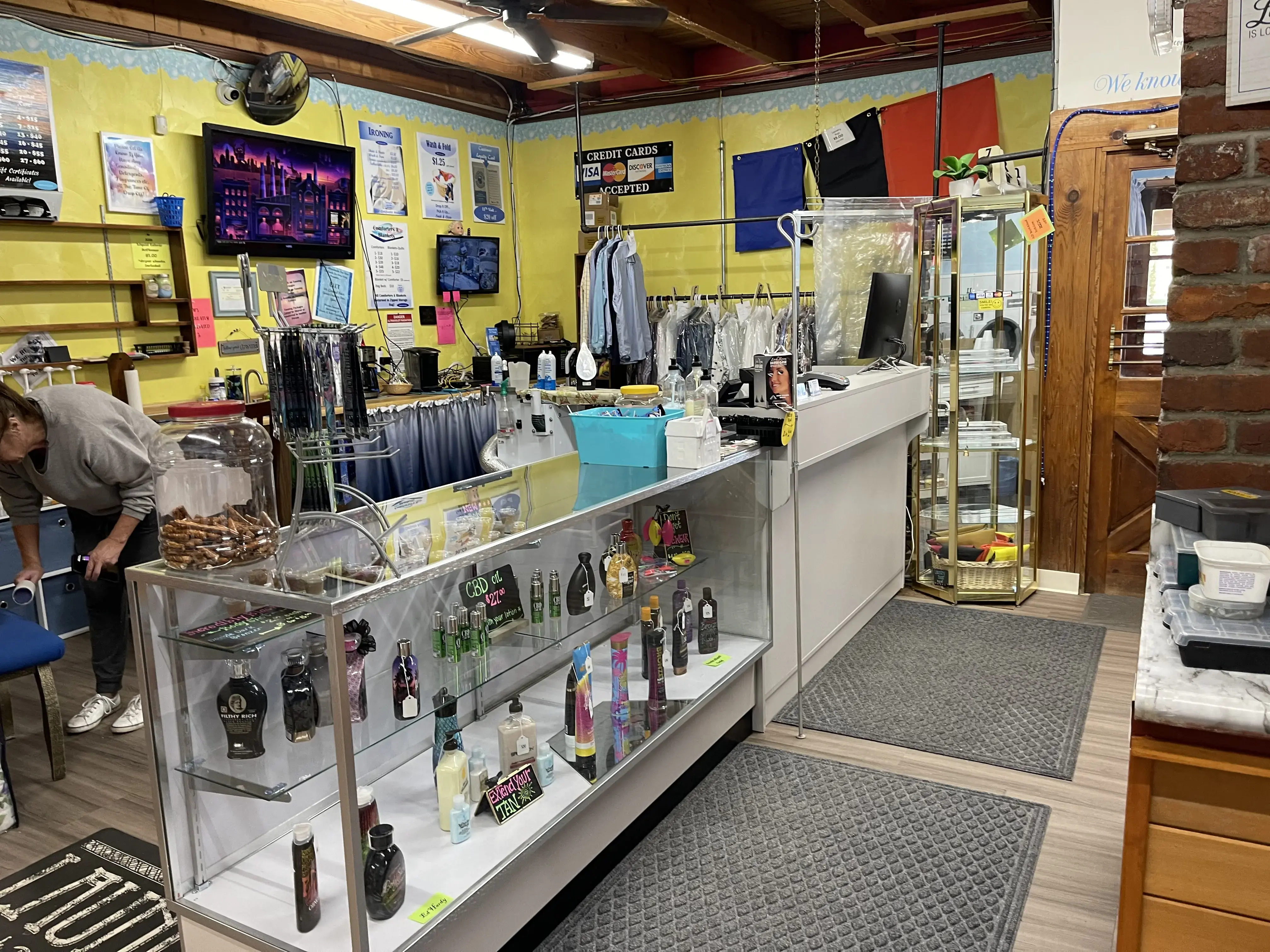 Wash-Um II Laundromat & Tanning thumbnail 3