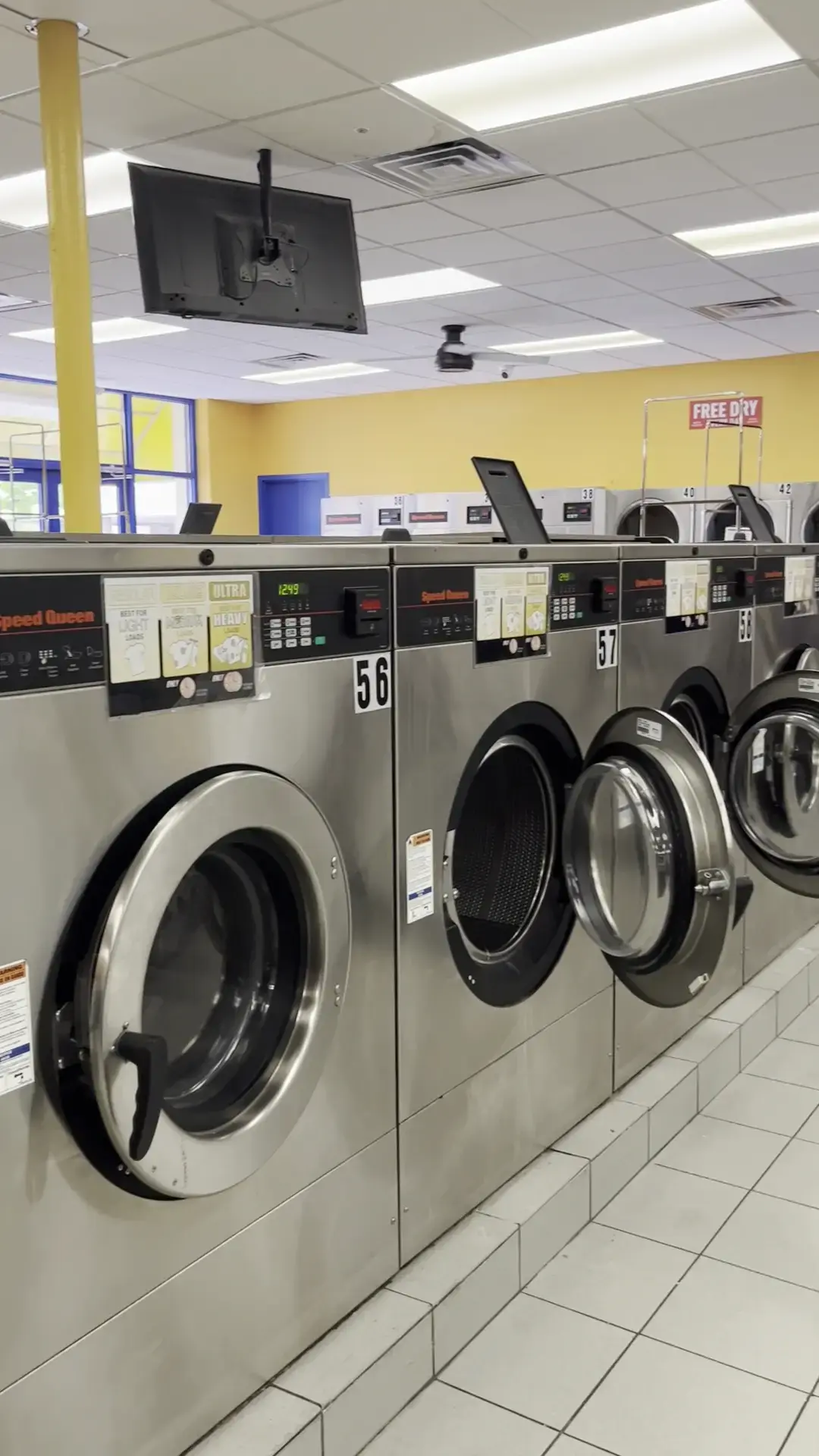 Wash Wearhouse Laundromat thumbnail 2
