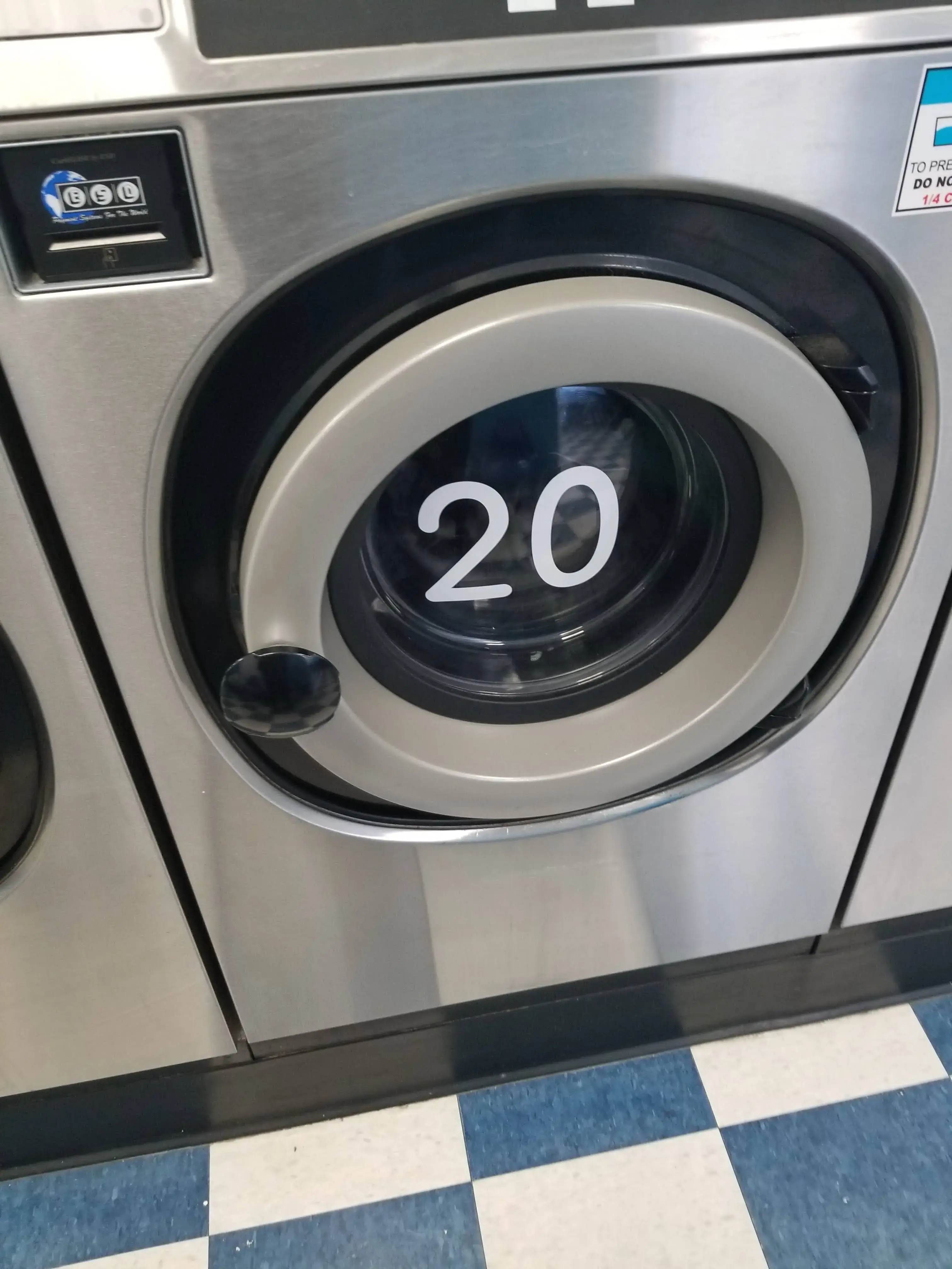 Wash Wearhouse Laundromat - Image 10