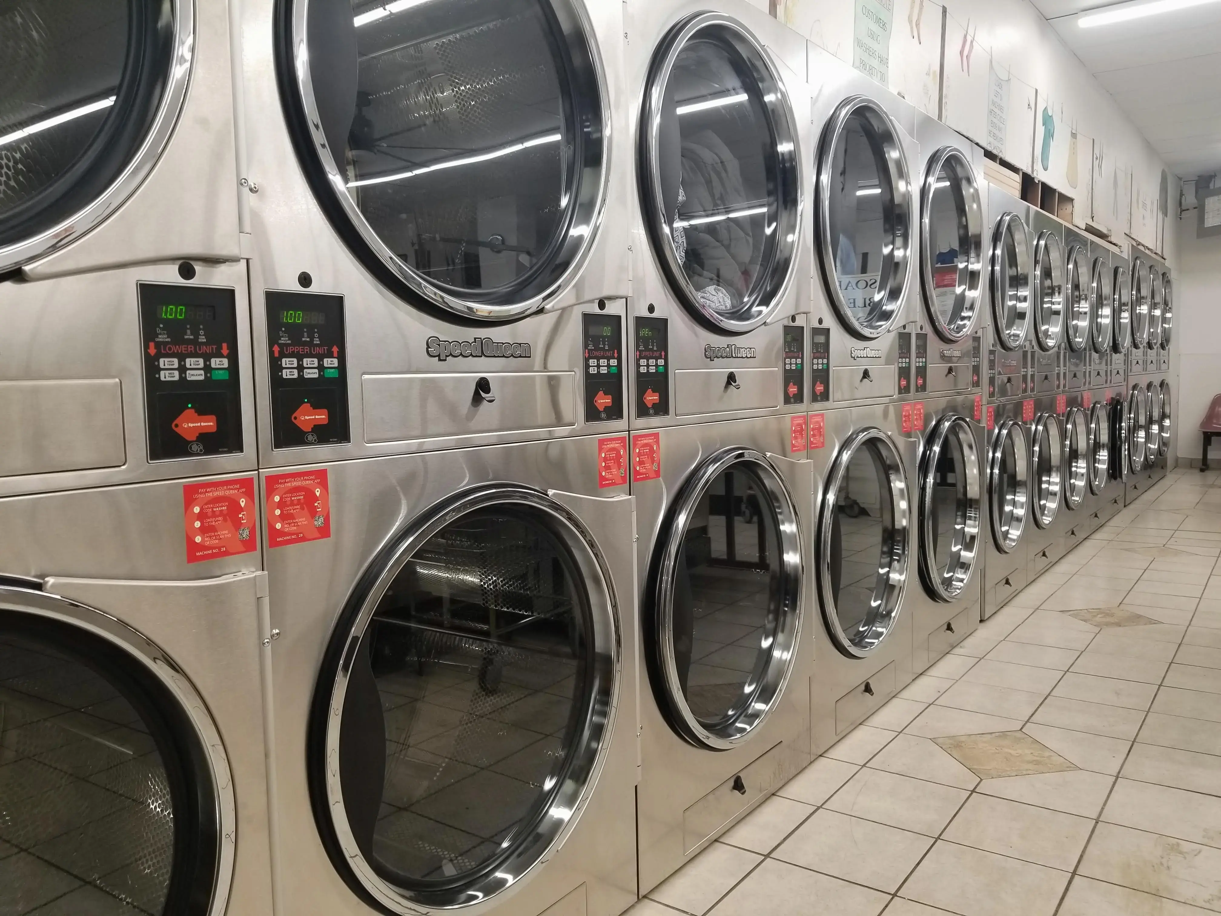 Wash Wearhouse Laundromat thumbnail 1