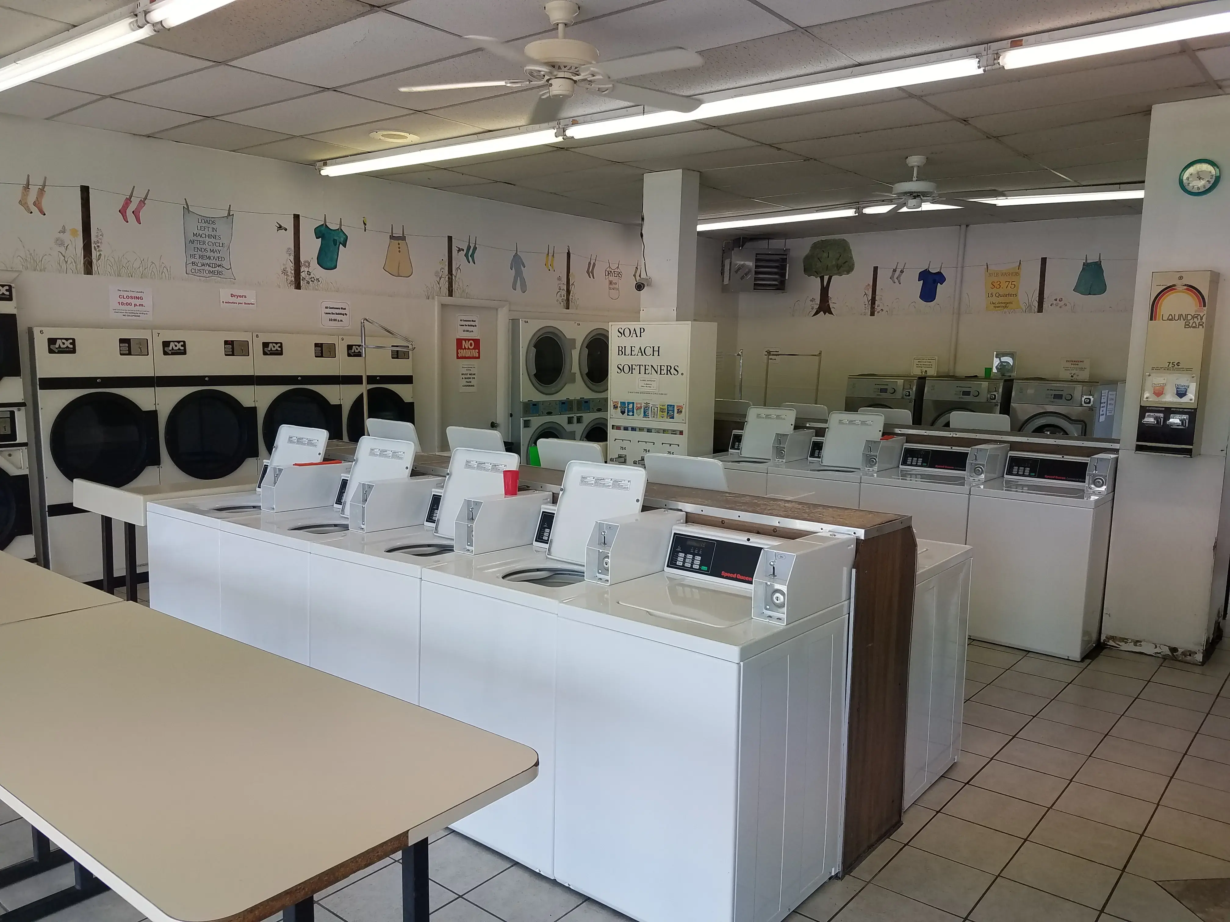 Wash Wearhouse Laundromat - Image 17