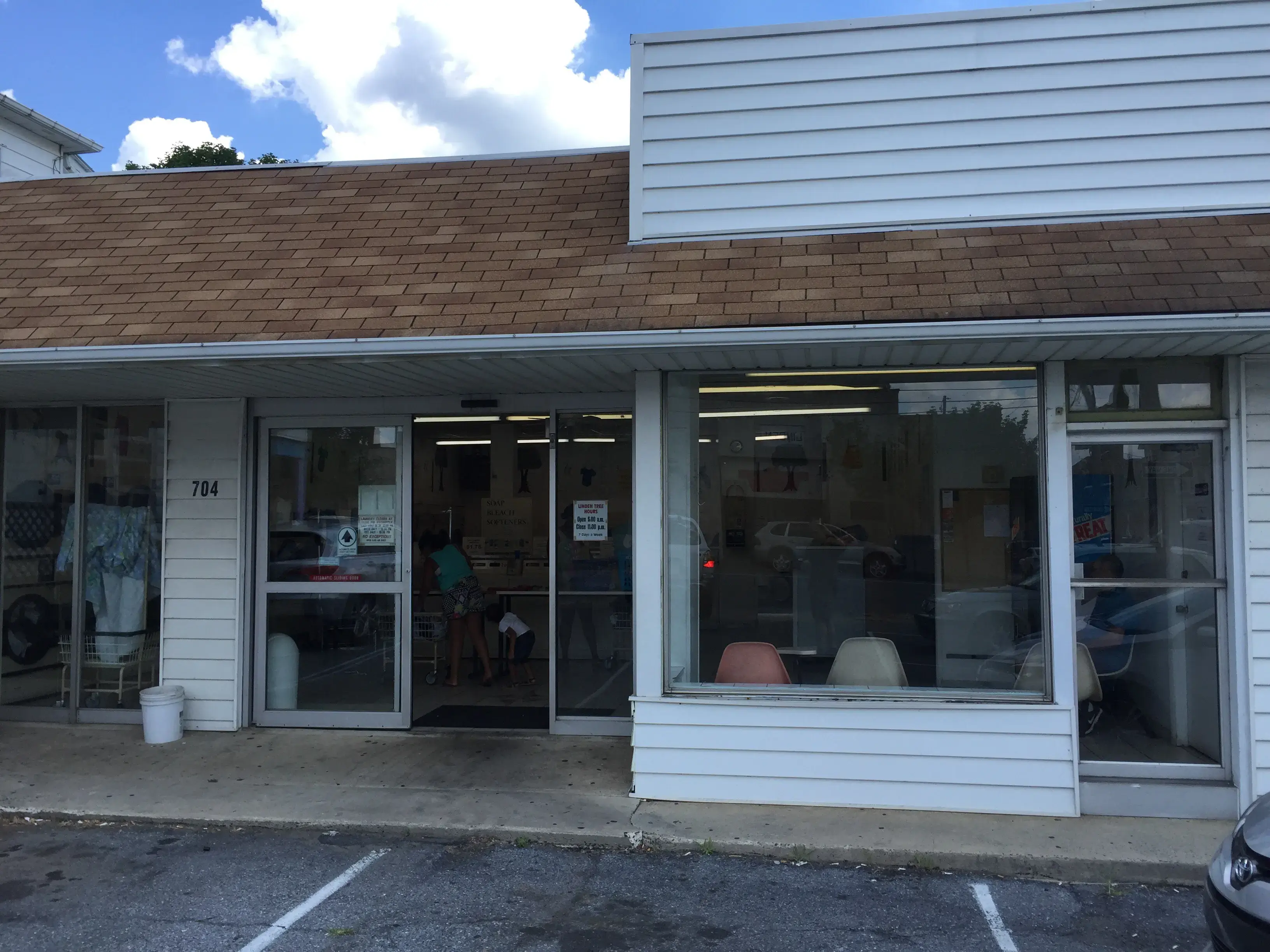 Wash Wearhouse Laundromat thumbnail 11