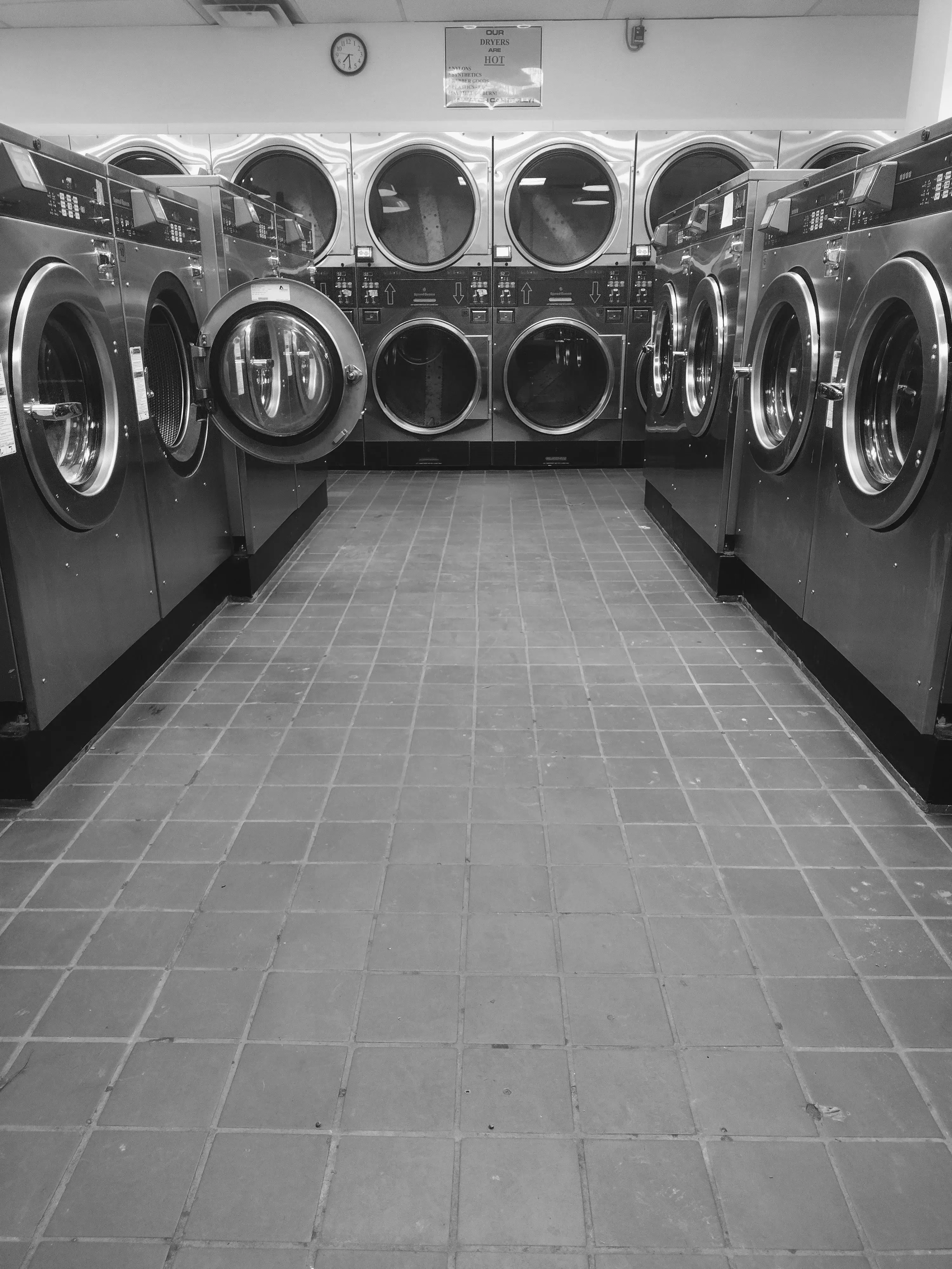 Wash Wearhouse Laundromat - Image 10