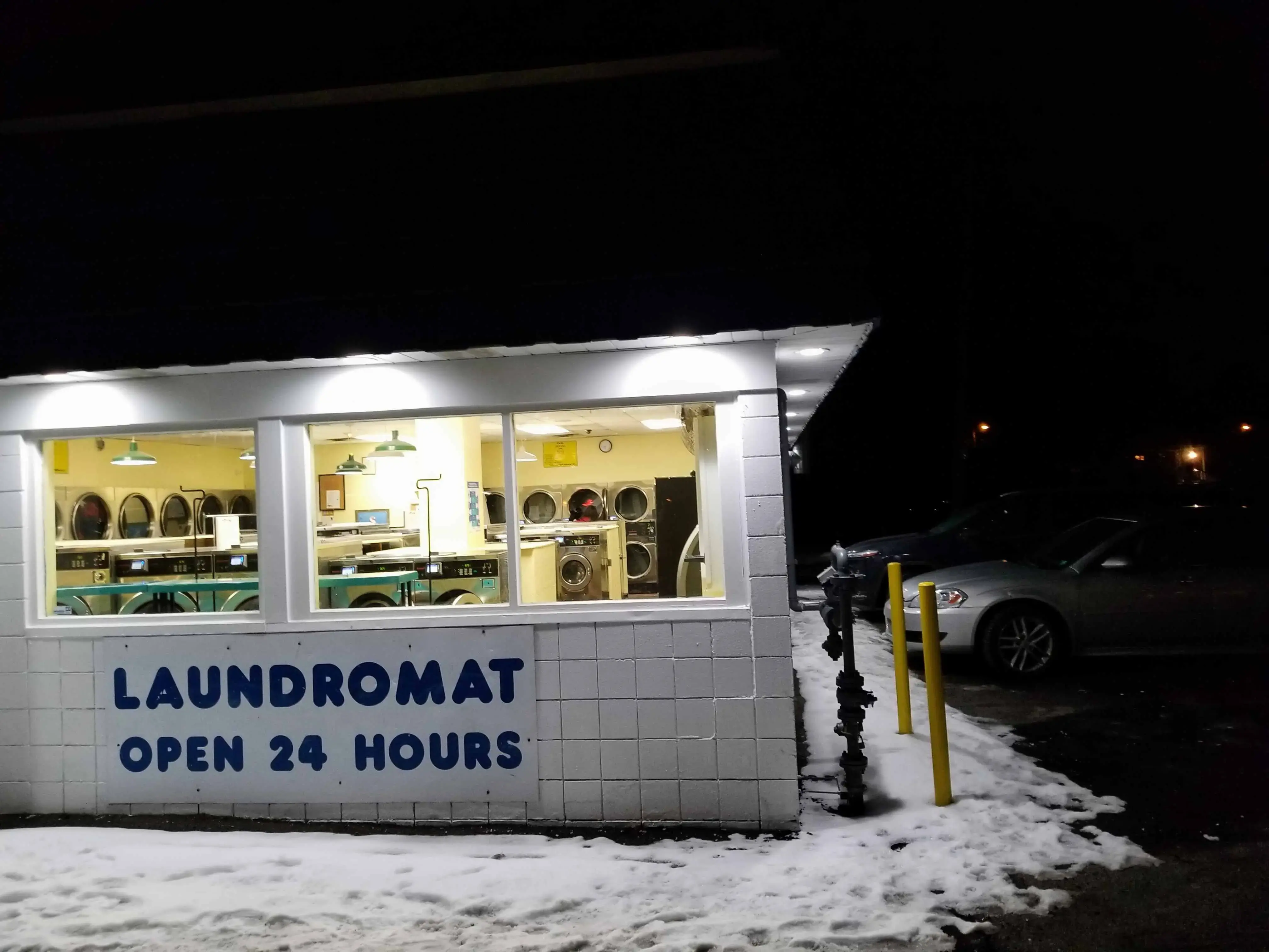 Wash Wearhouse Laundromat - Image 4