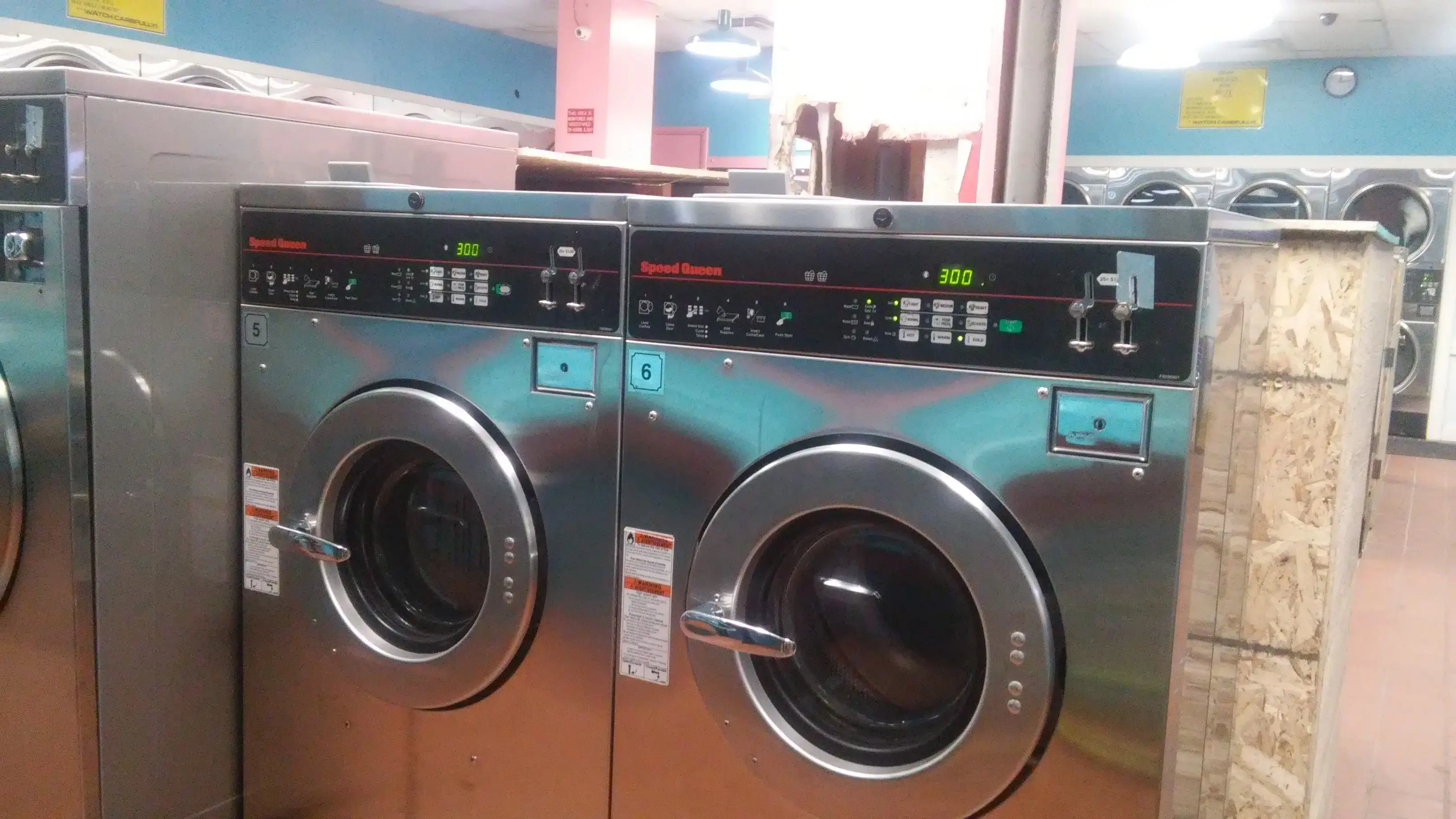 Wash Wearhouse Laundromat thumbnail 13
