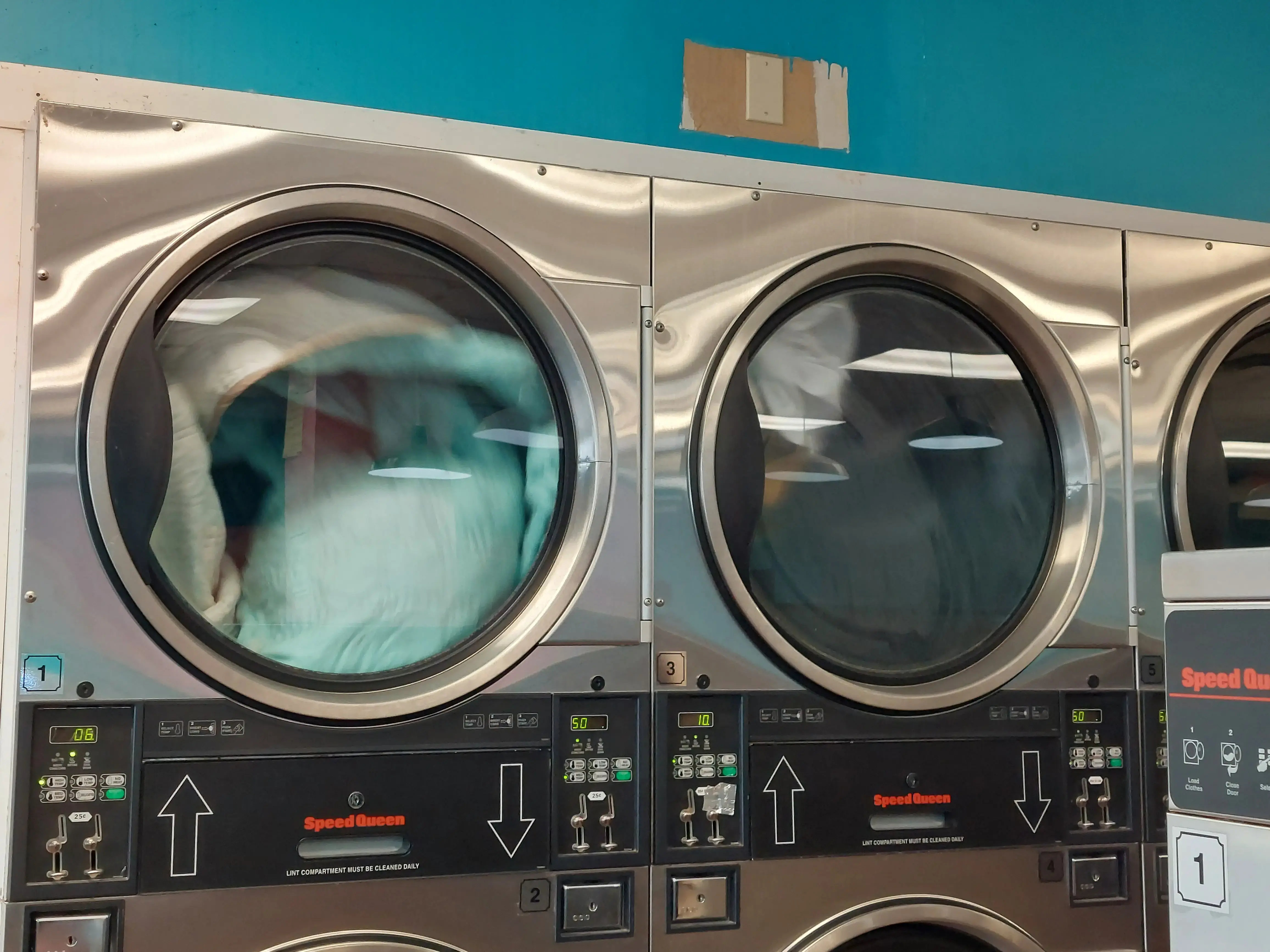 Wash Wearhouse Laundromat thumbnail 8