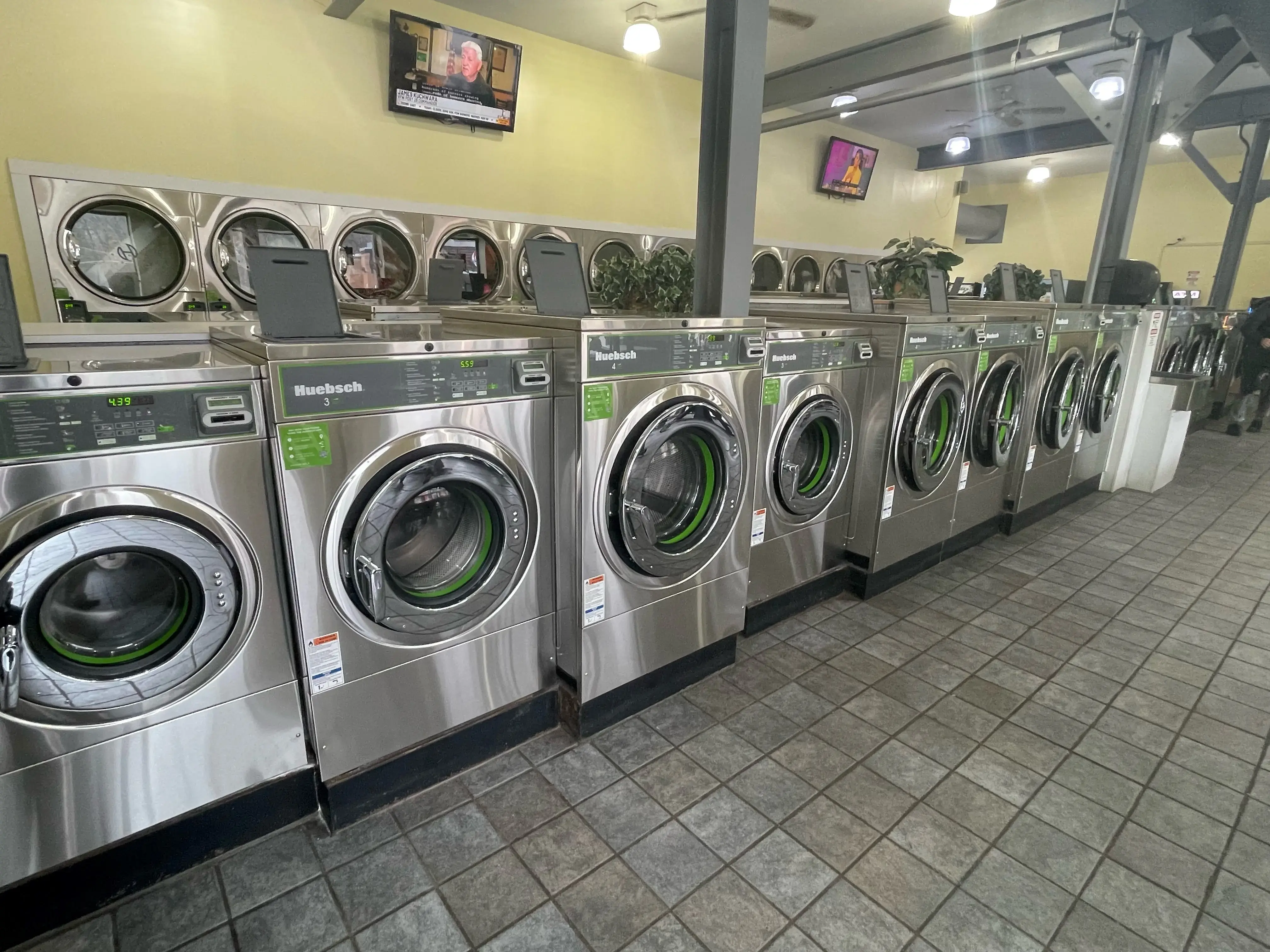 Wash Wearhouse Laundromats - Image 1