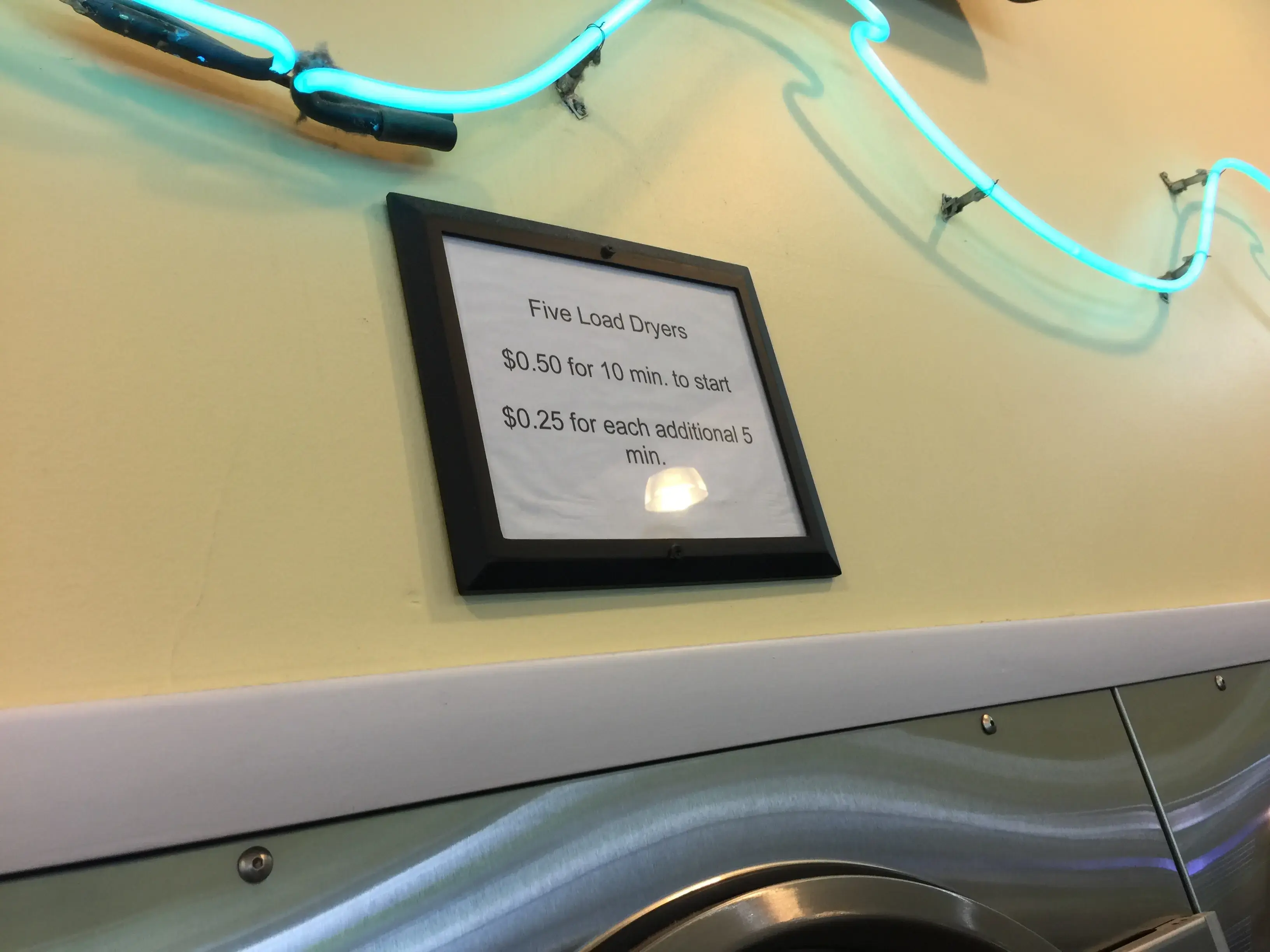 Wash Wearhouse Laundromats thumbnail 13