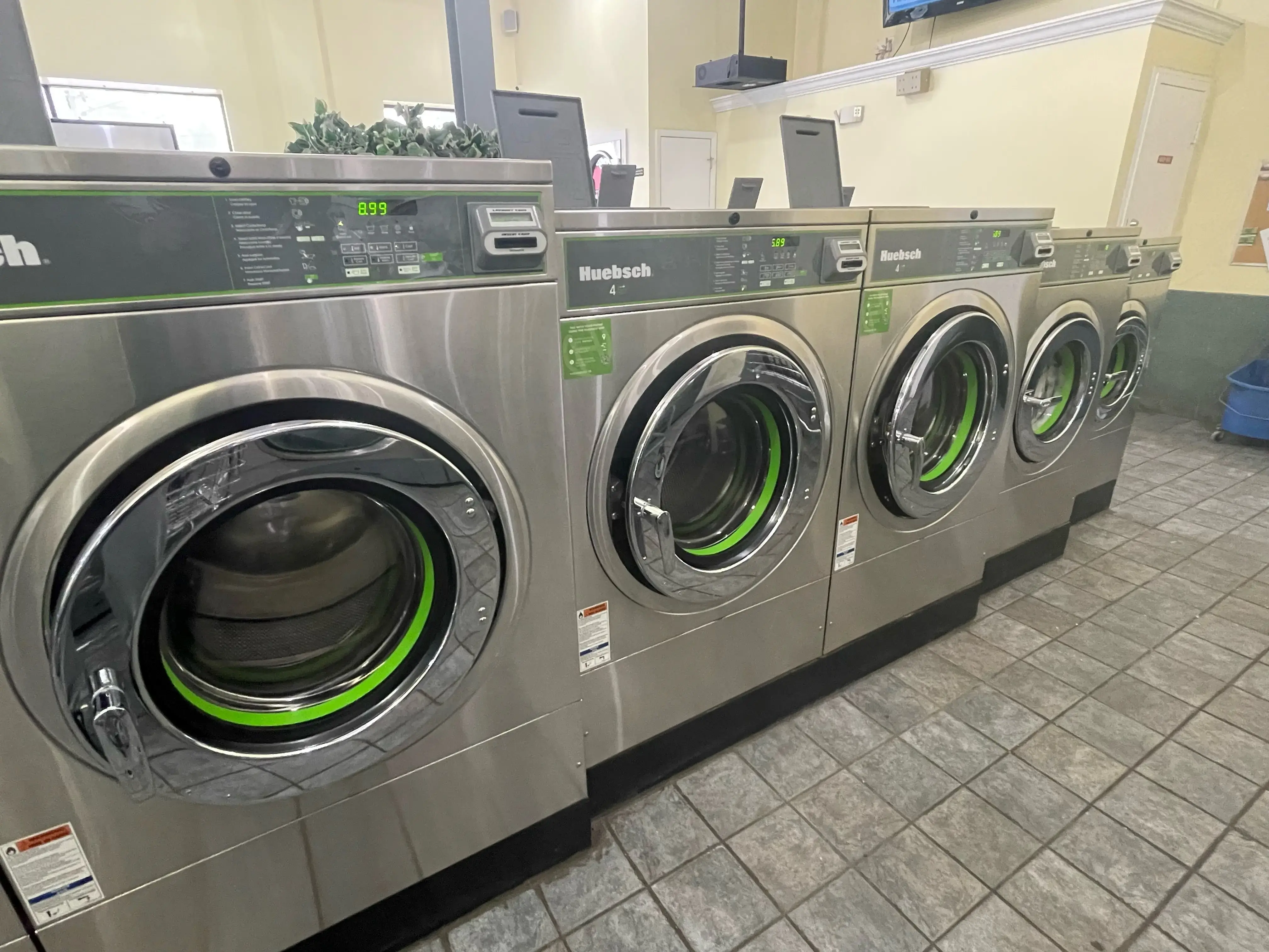 Wash Wearhouse Laundromats thumbnail 16