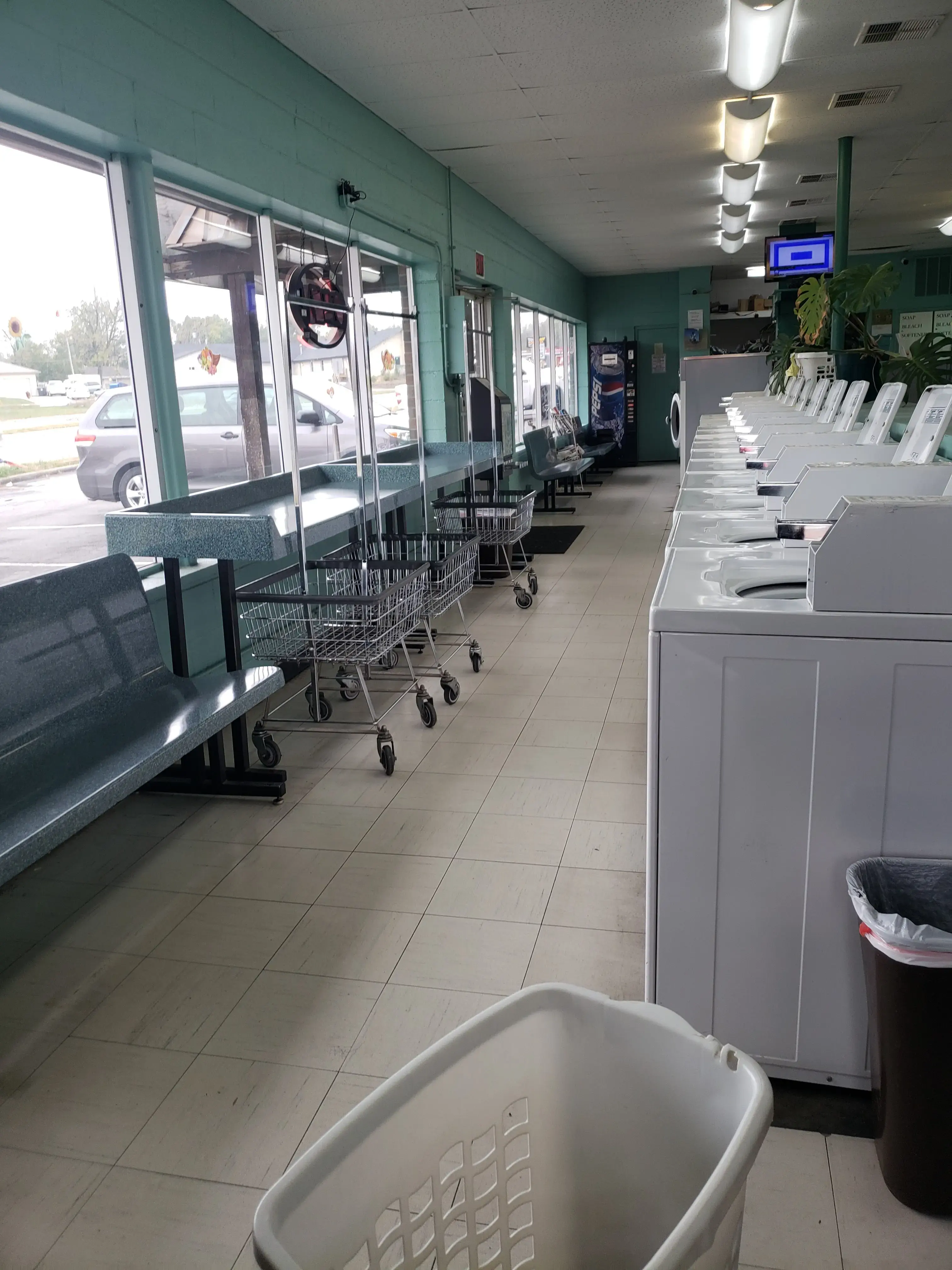 Wash Wizard Coin Laundry Center thumbnail 4
