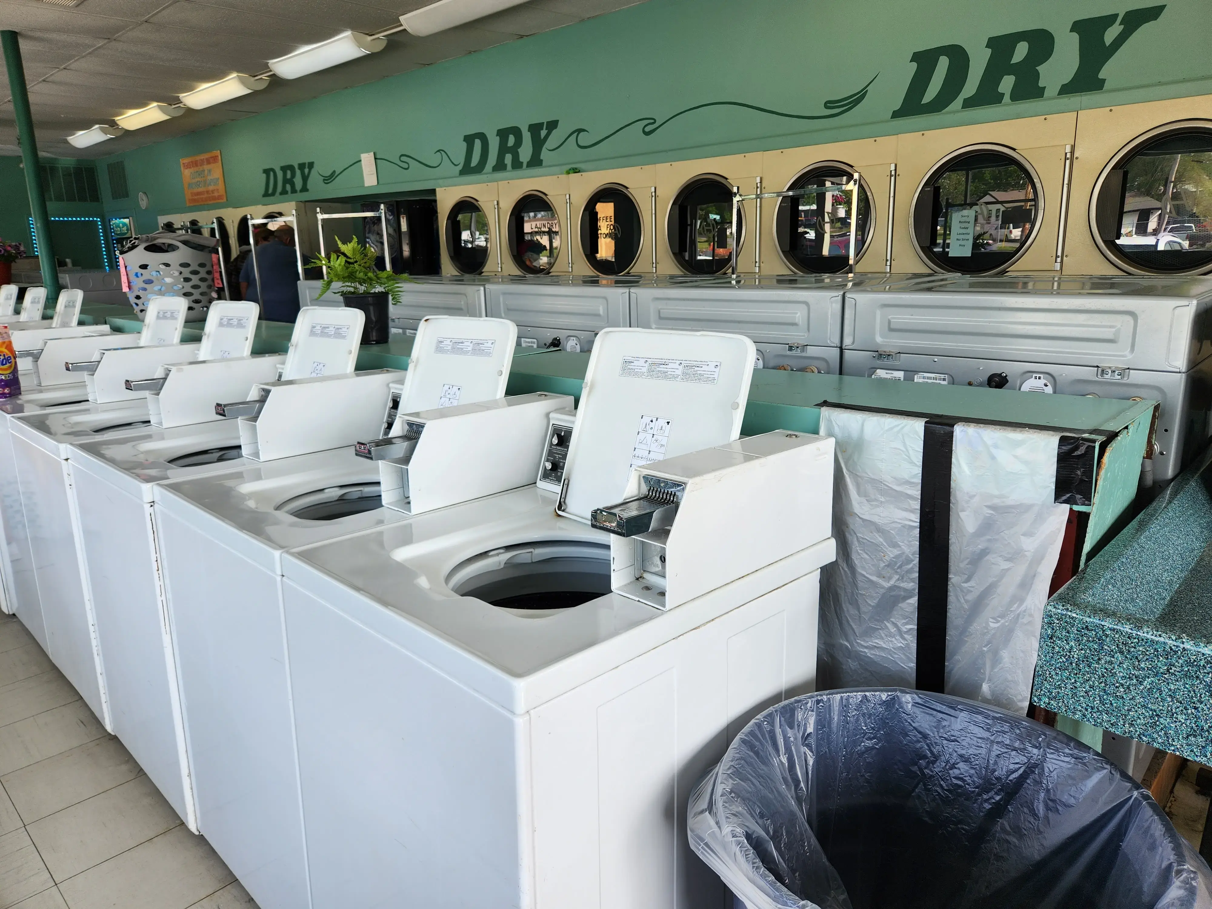 Wash Wizard Coin Laundry Center thumbnail 2