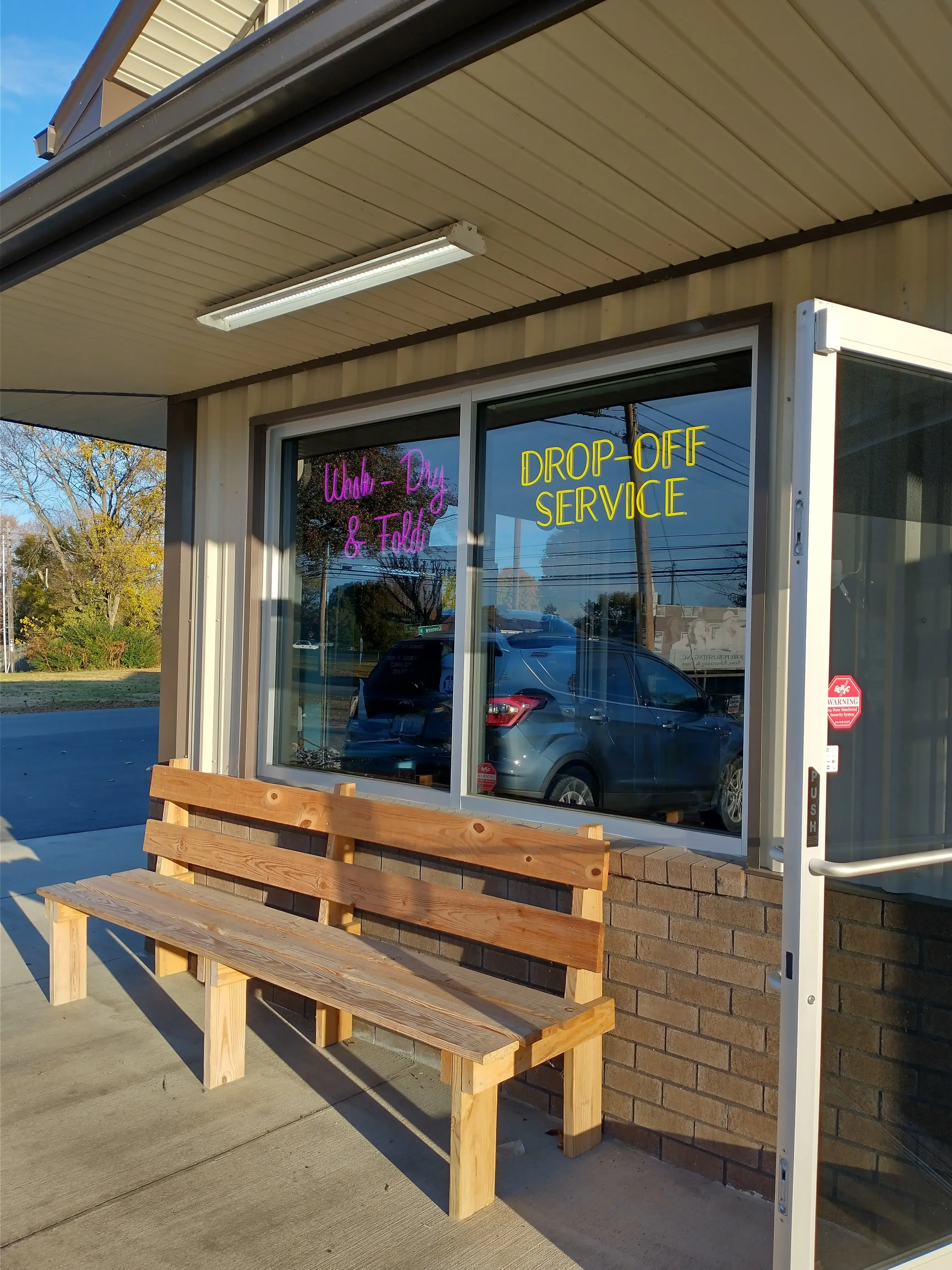 Wash World Laundromat & Car Wash thumbnail 11