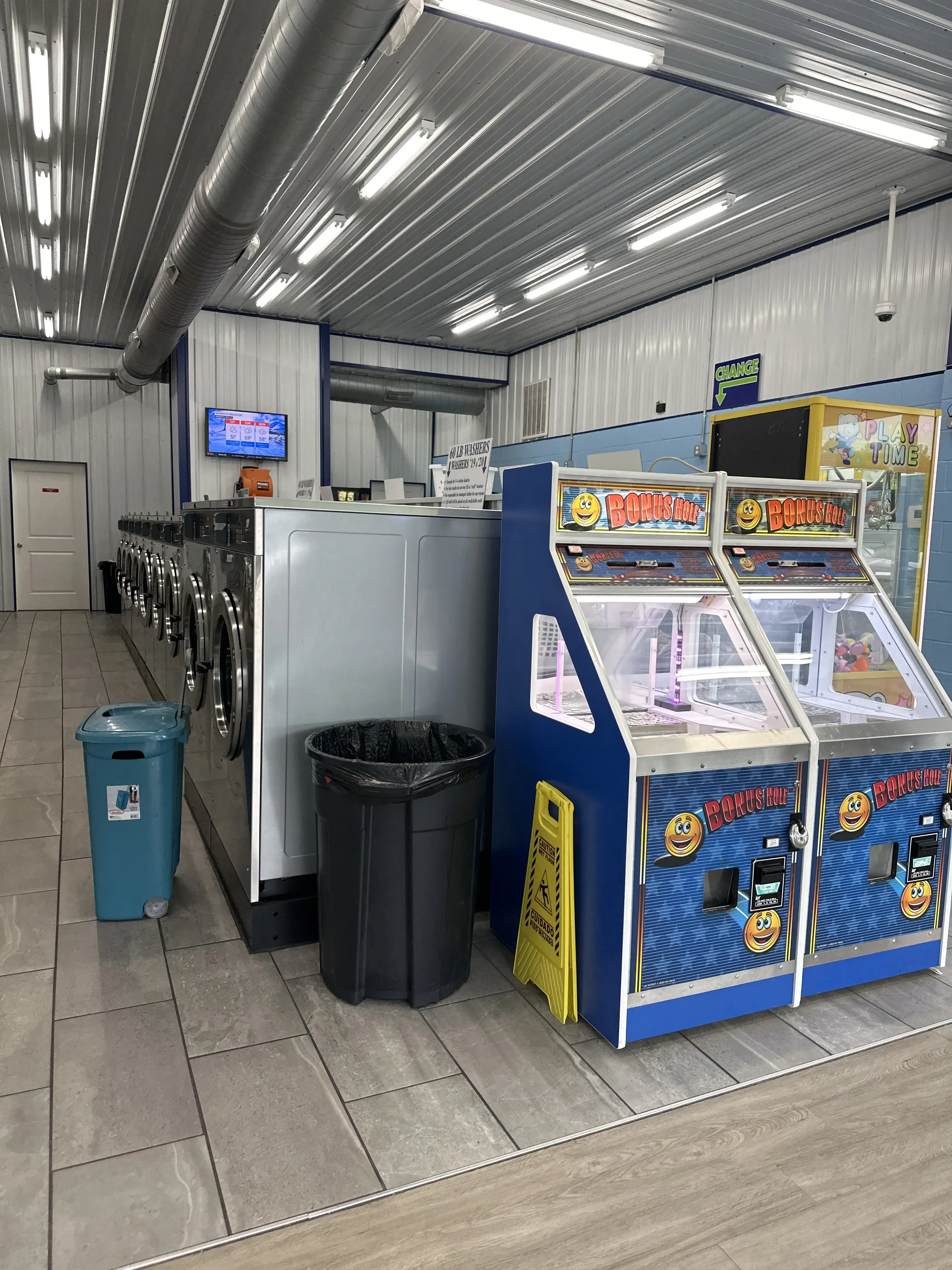 Wash World Laundromat & Car Wash thumbnail 12