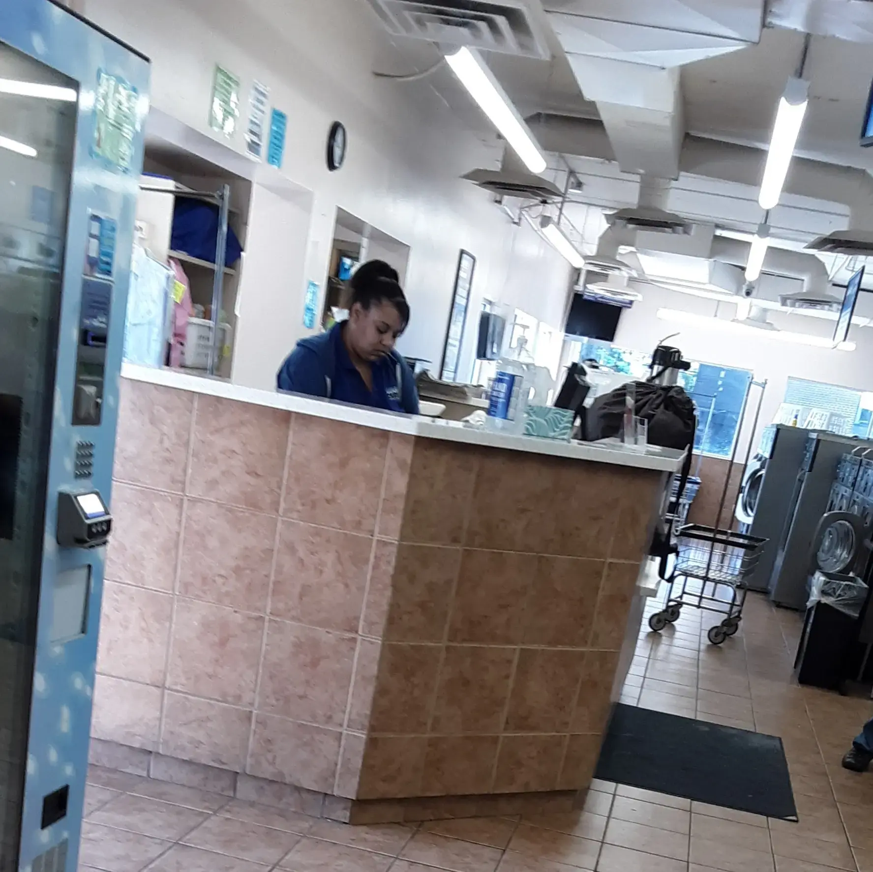 Wash World Laundry - Image 12
