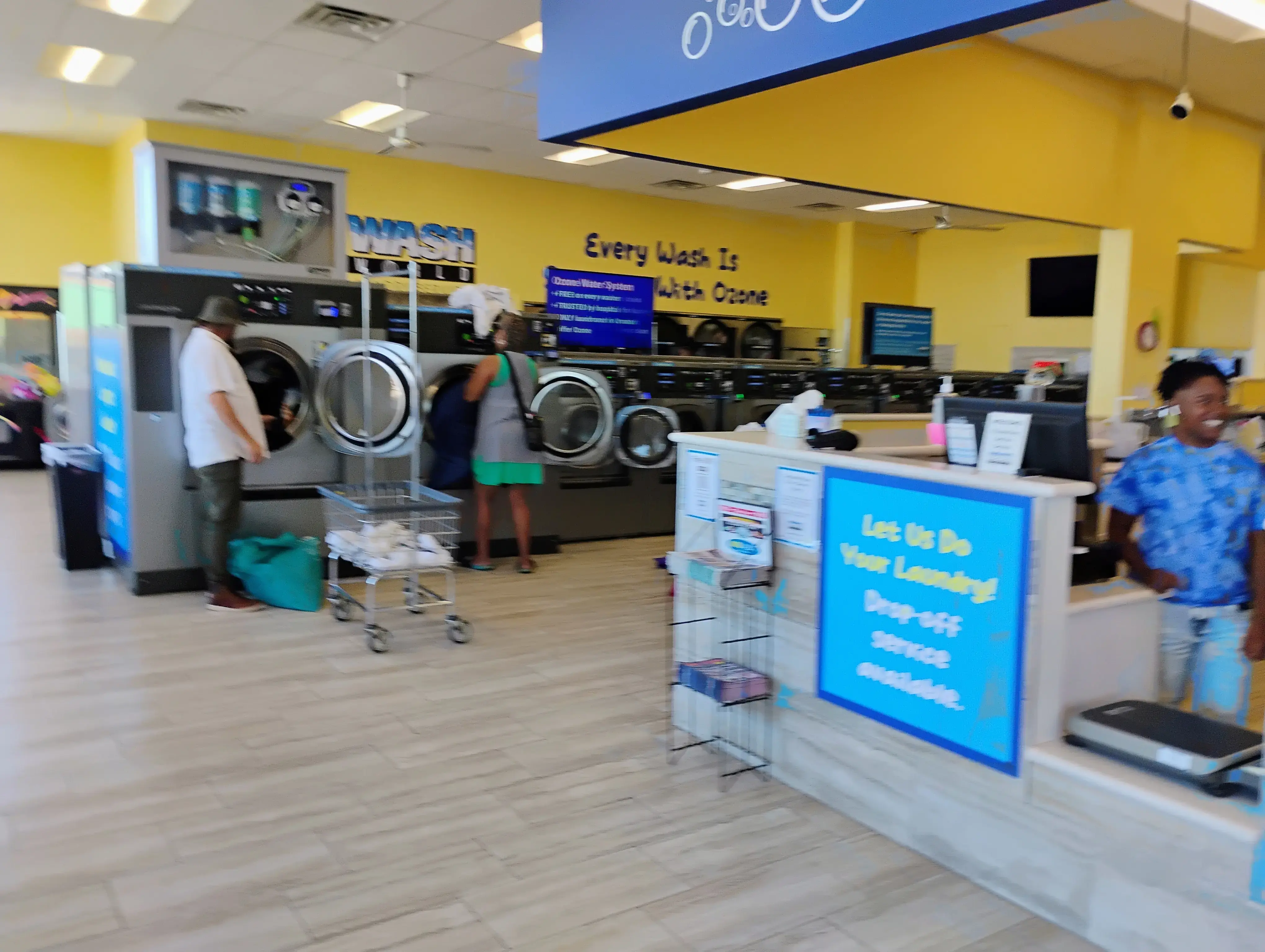 Wash World Laundry - Image 12