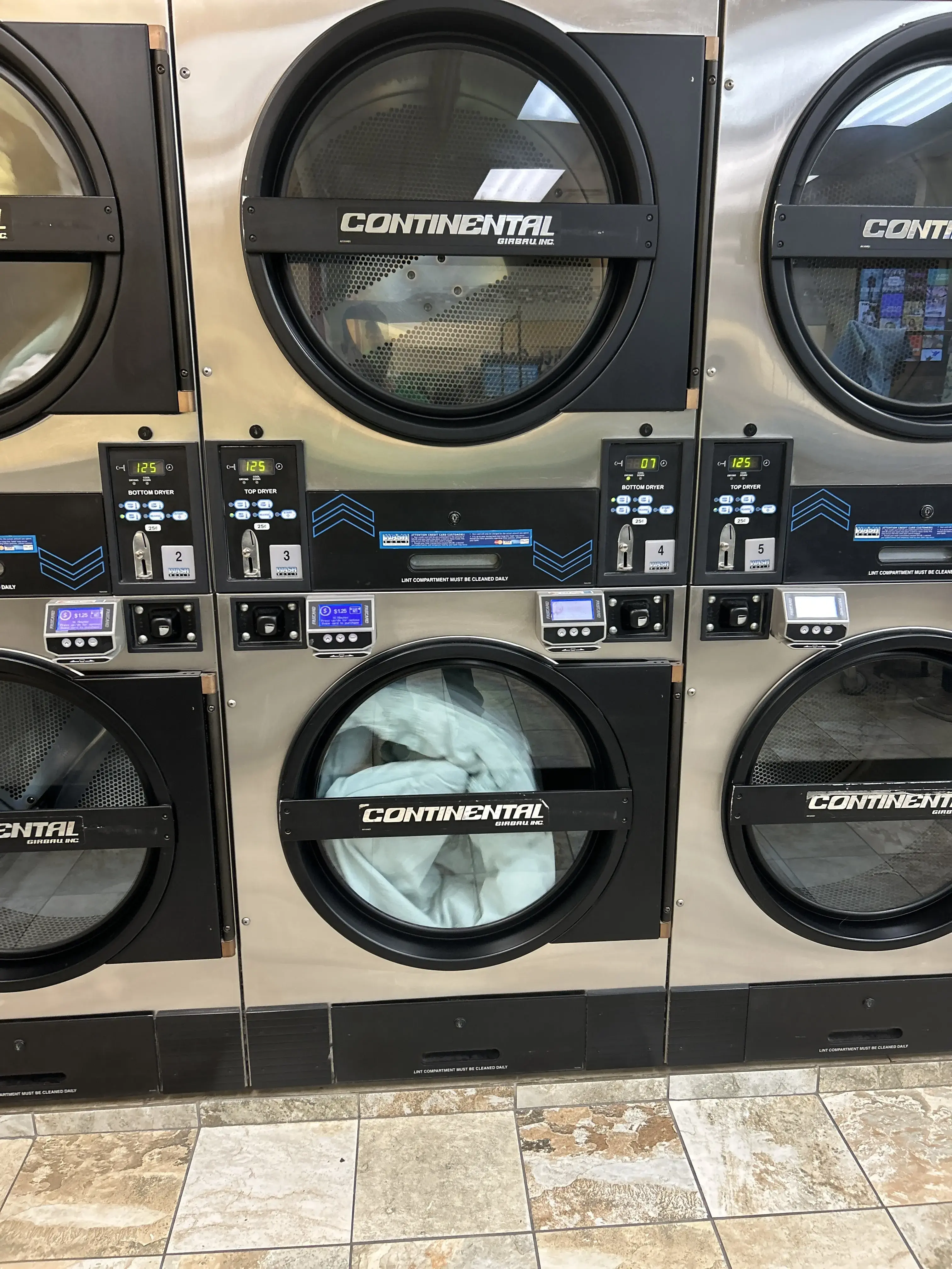 Wash World Laundry thumbnail 3