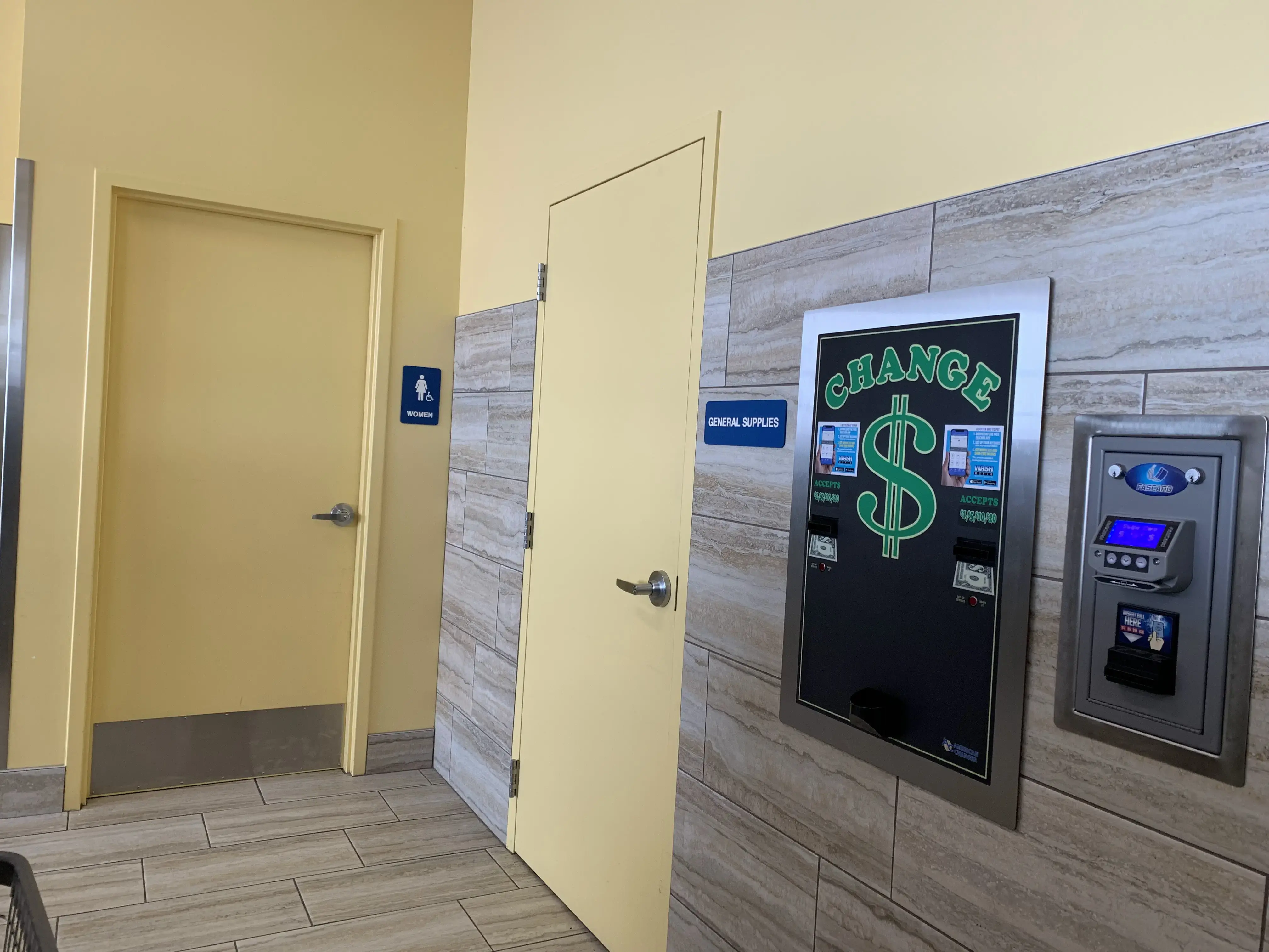 Wash World Laundry - Image 7