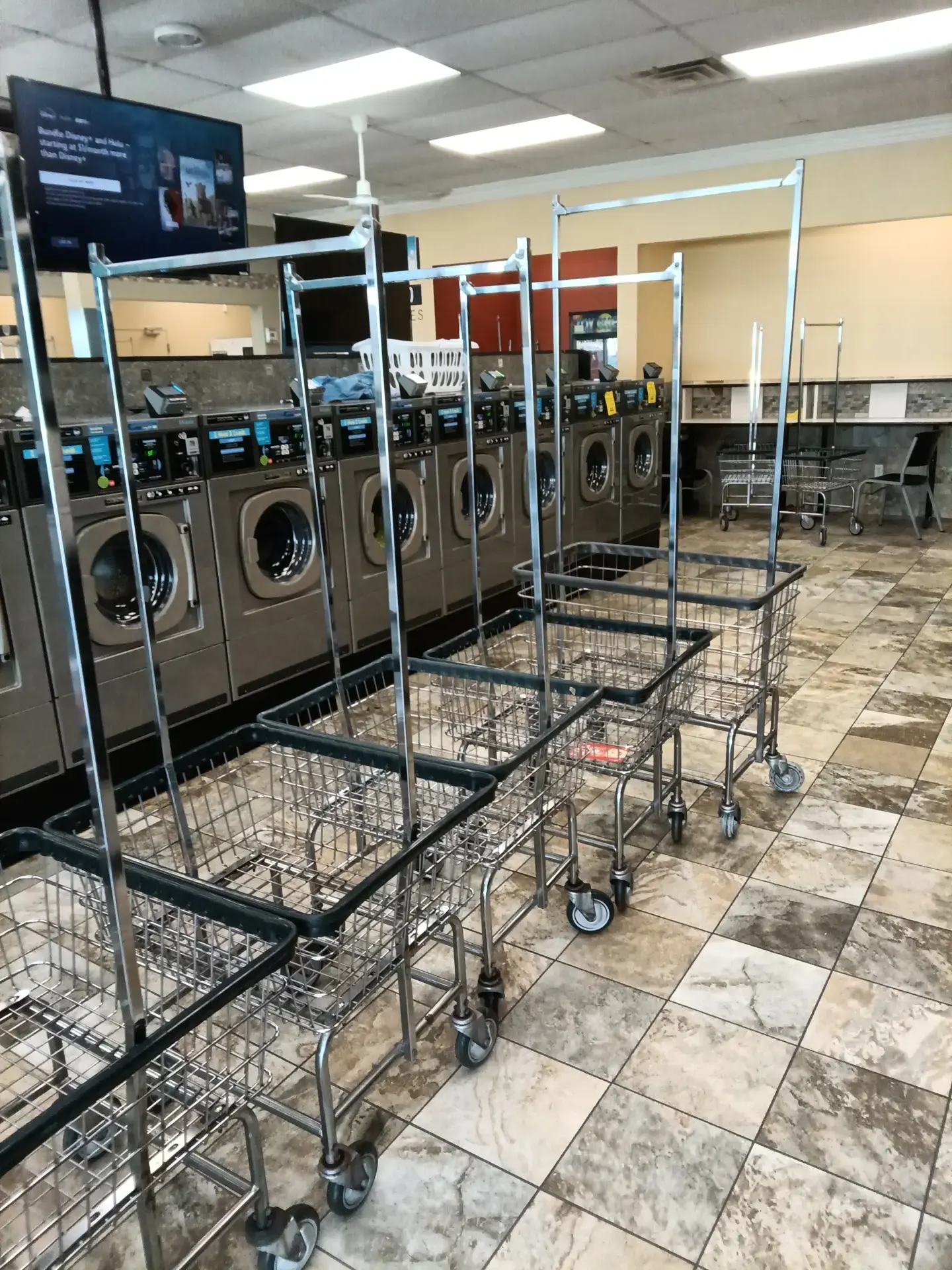 Wash World Laundry thumbnail 2