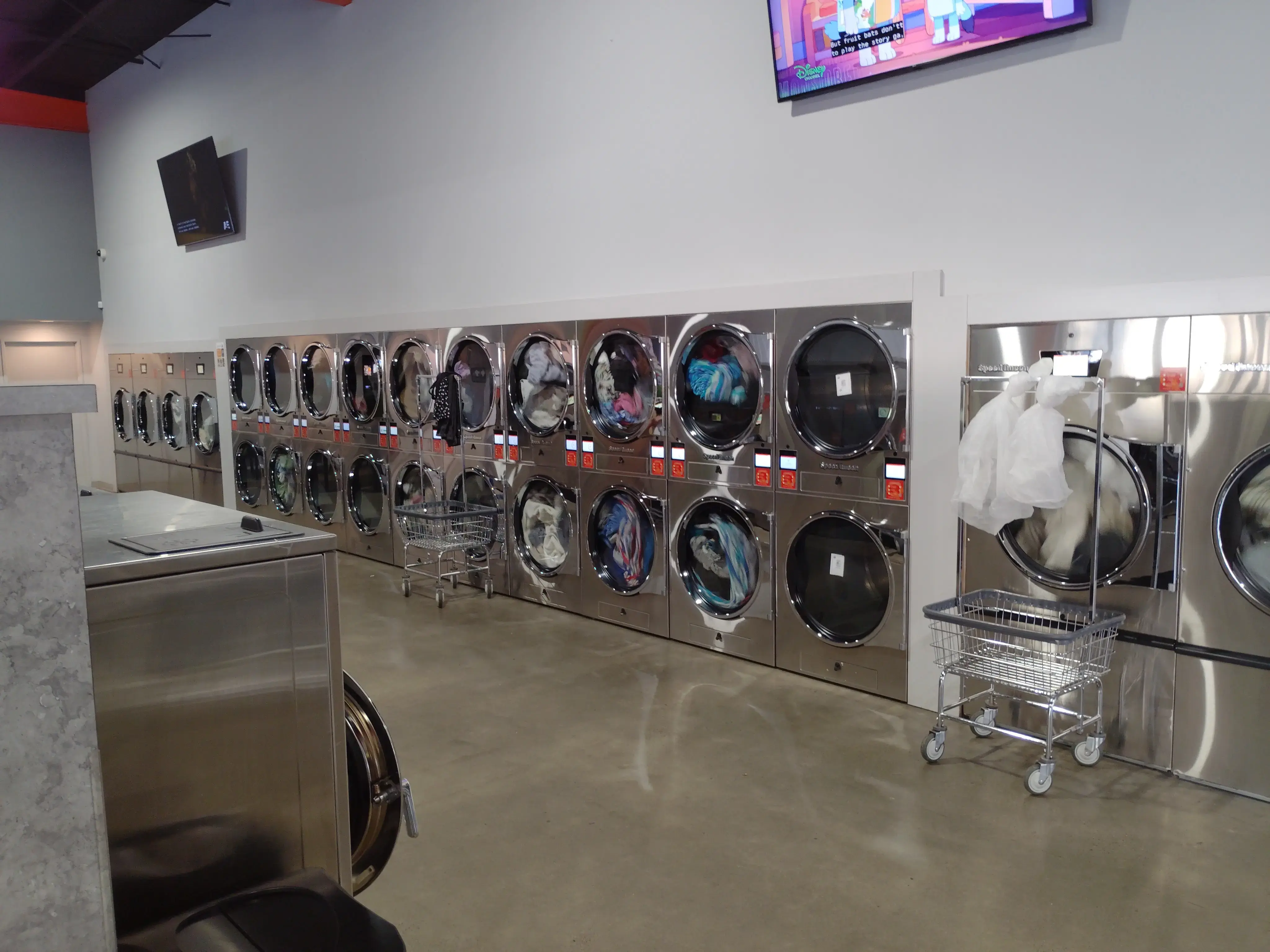 Wash World Laundry thumbnail 10