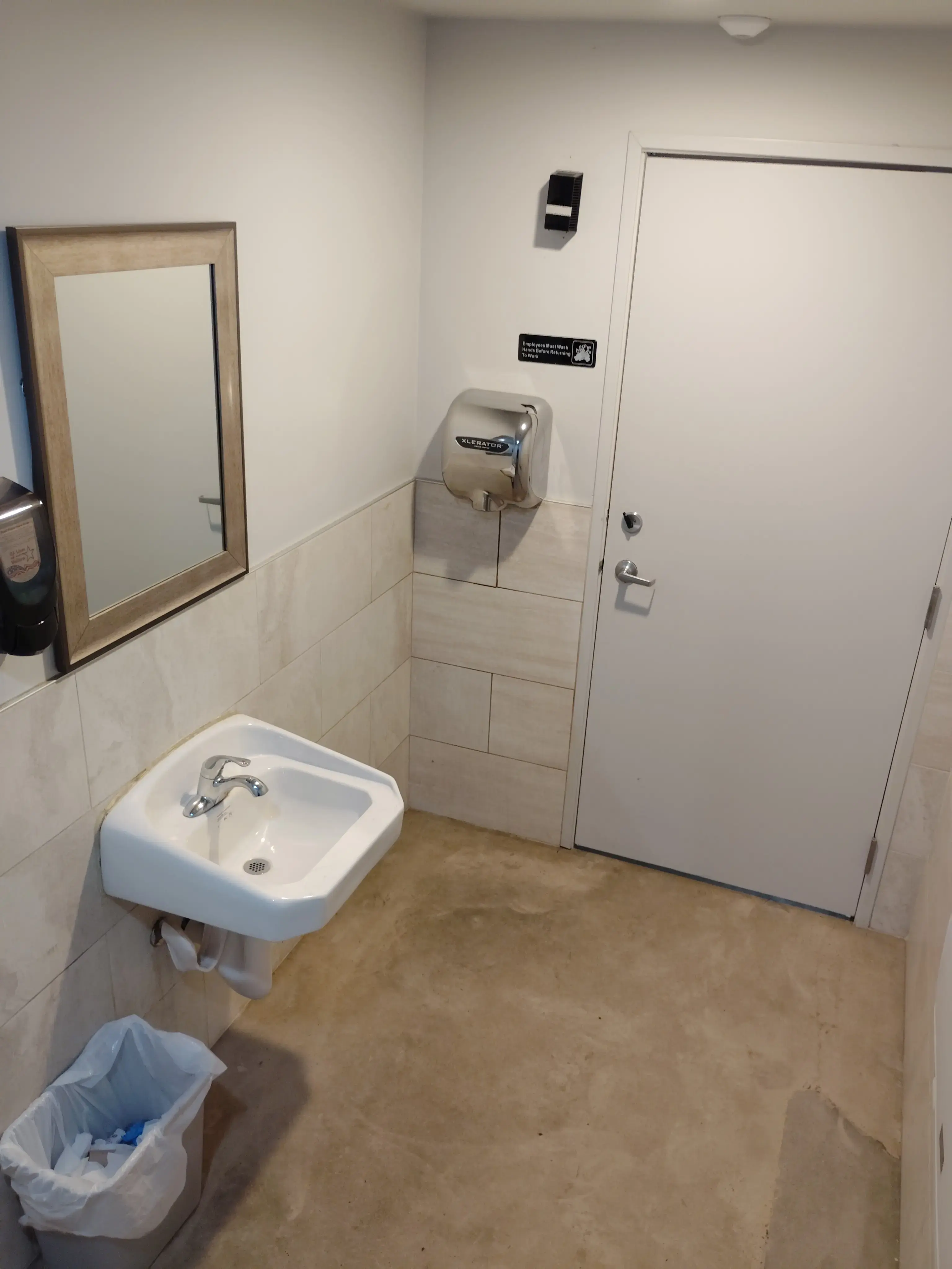 Wash World Laundry - Image 18
