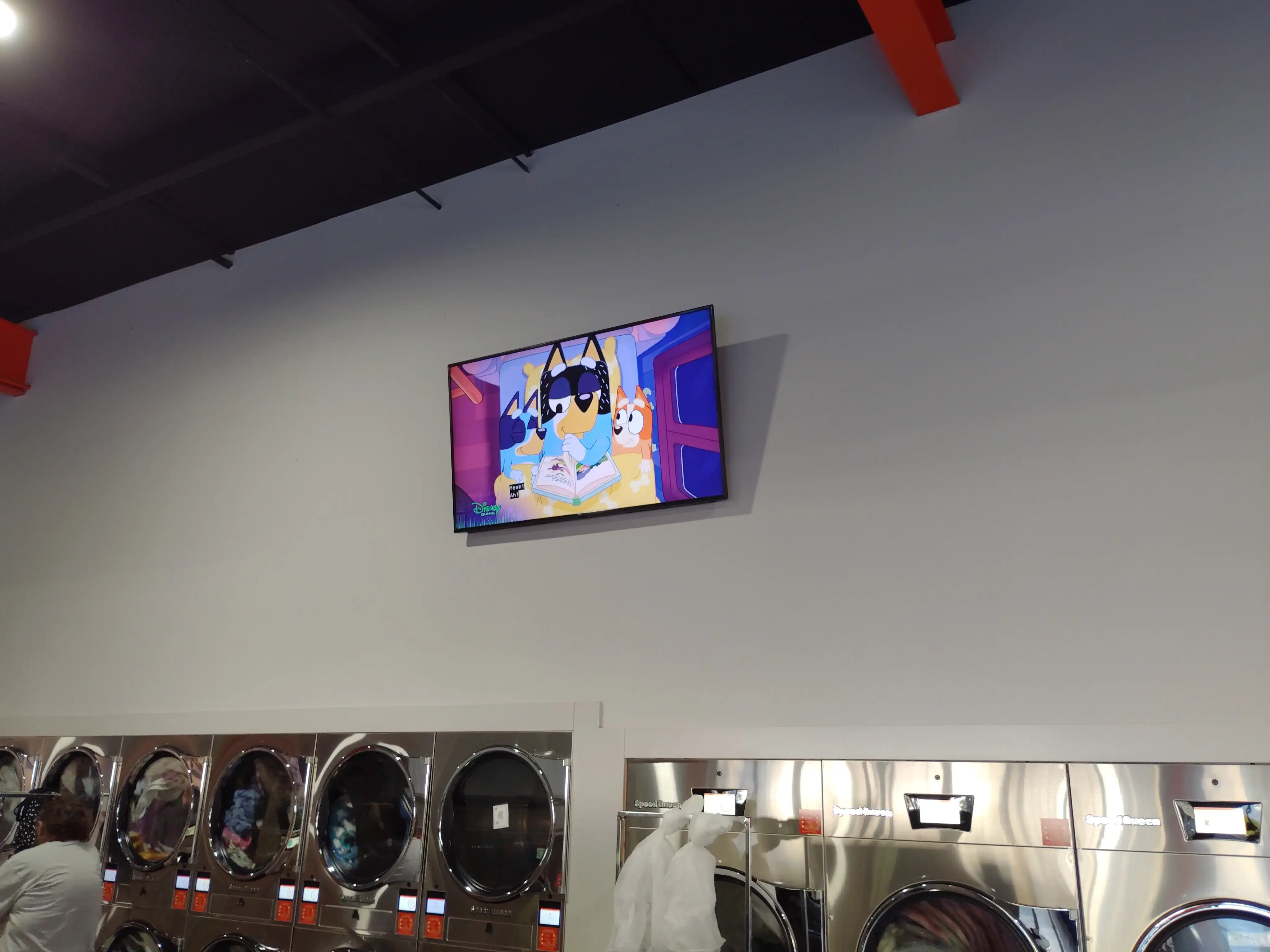 Wash World Laundry - Image 12