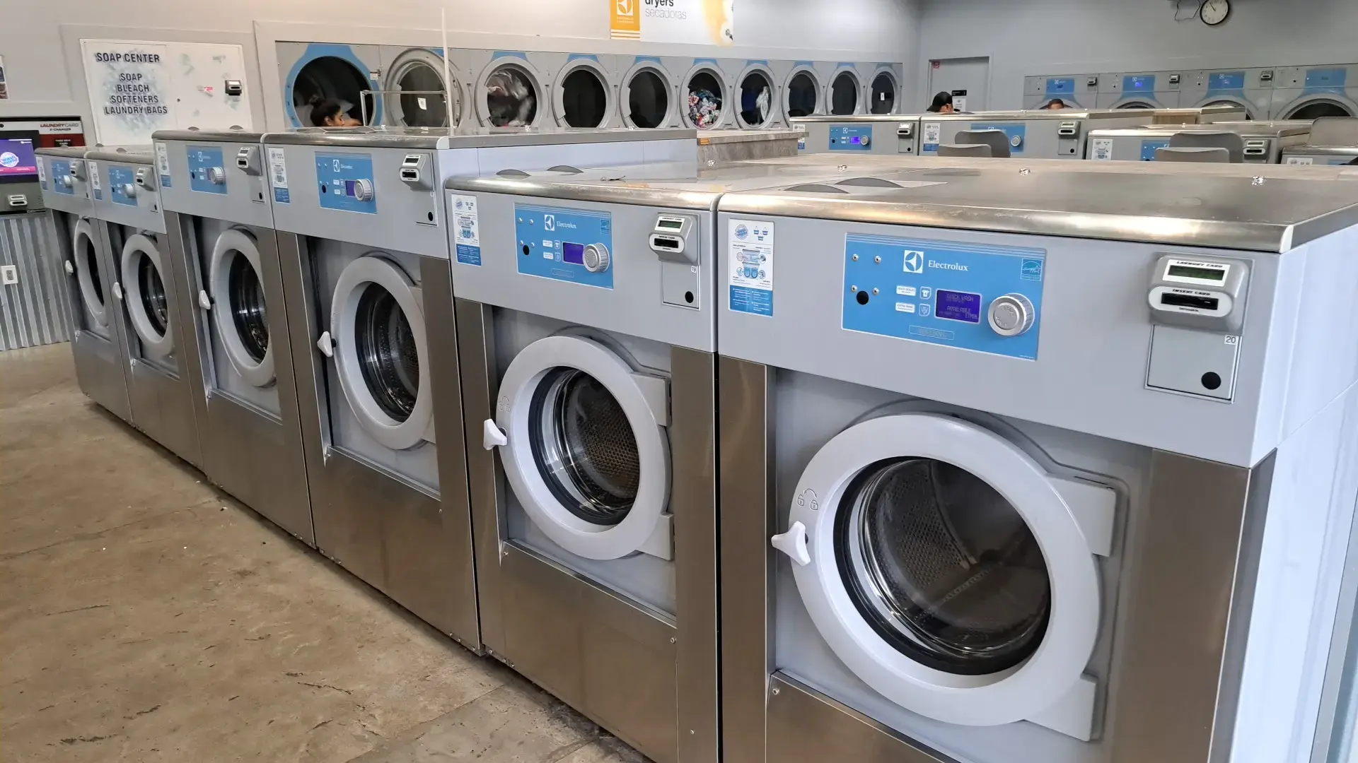 Wash World Laundry thumbnail 2