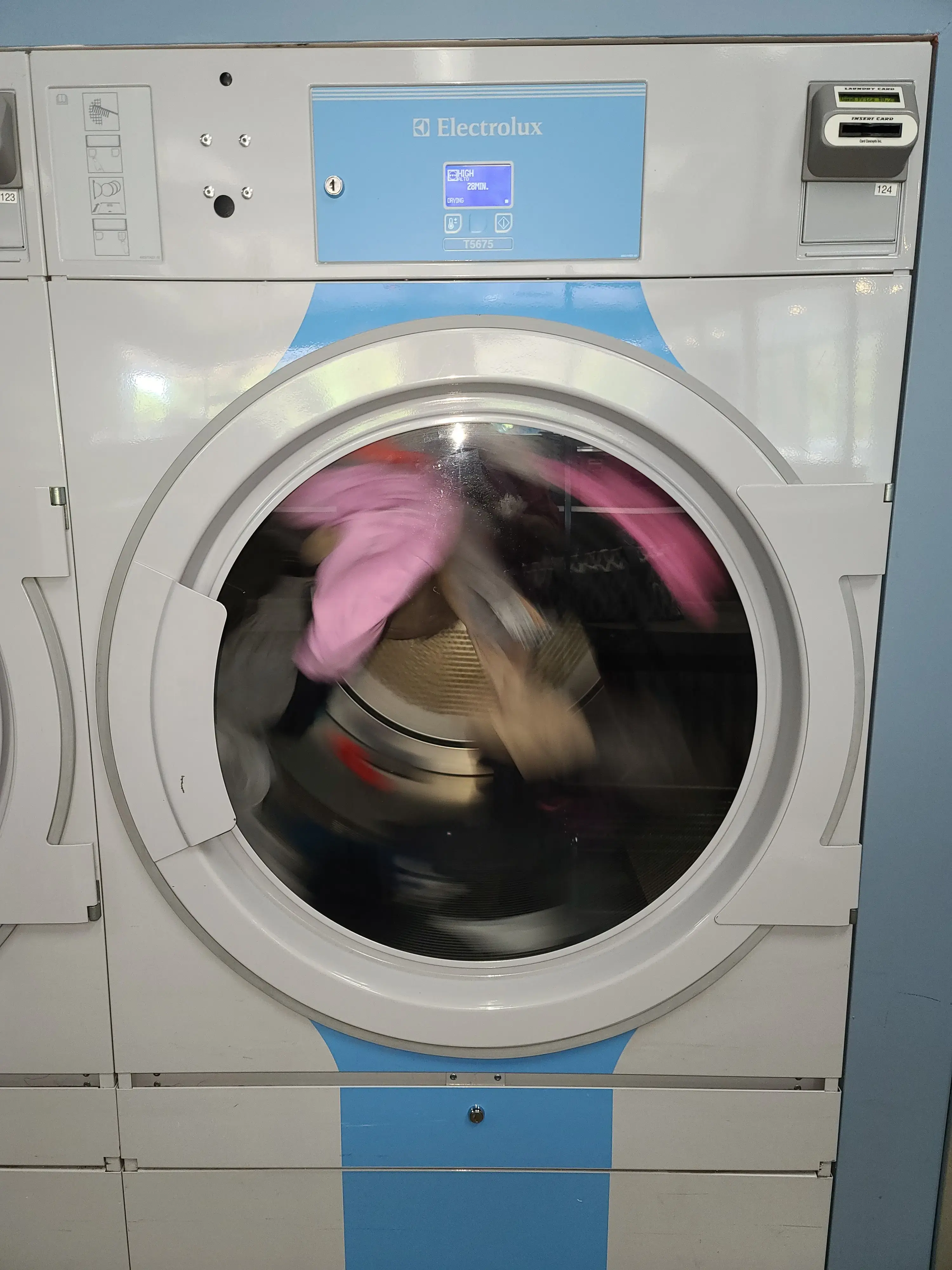 Wash World Laundry - Image 11