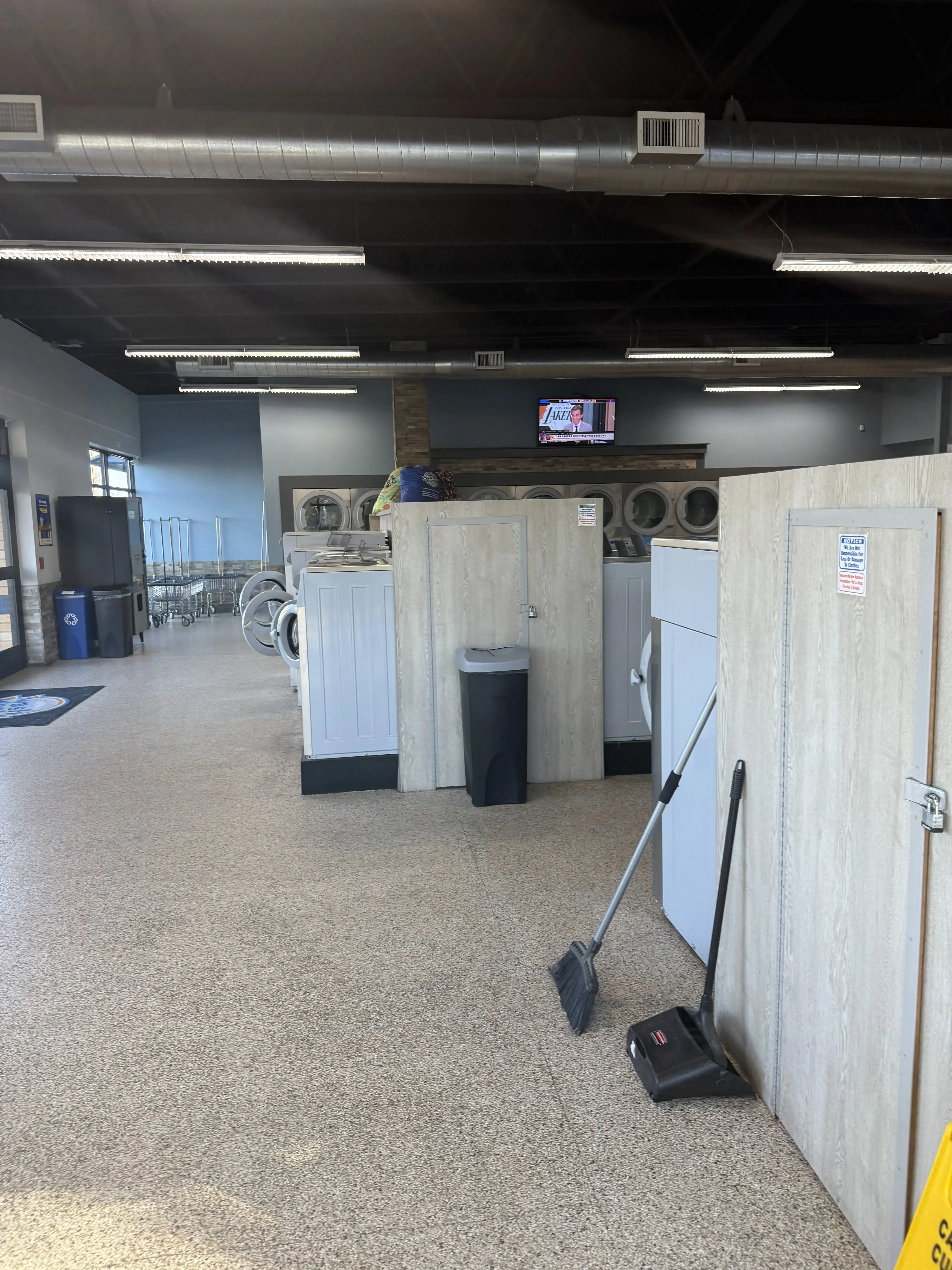 Wash World Laundry - Image 16