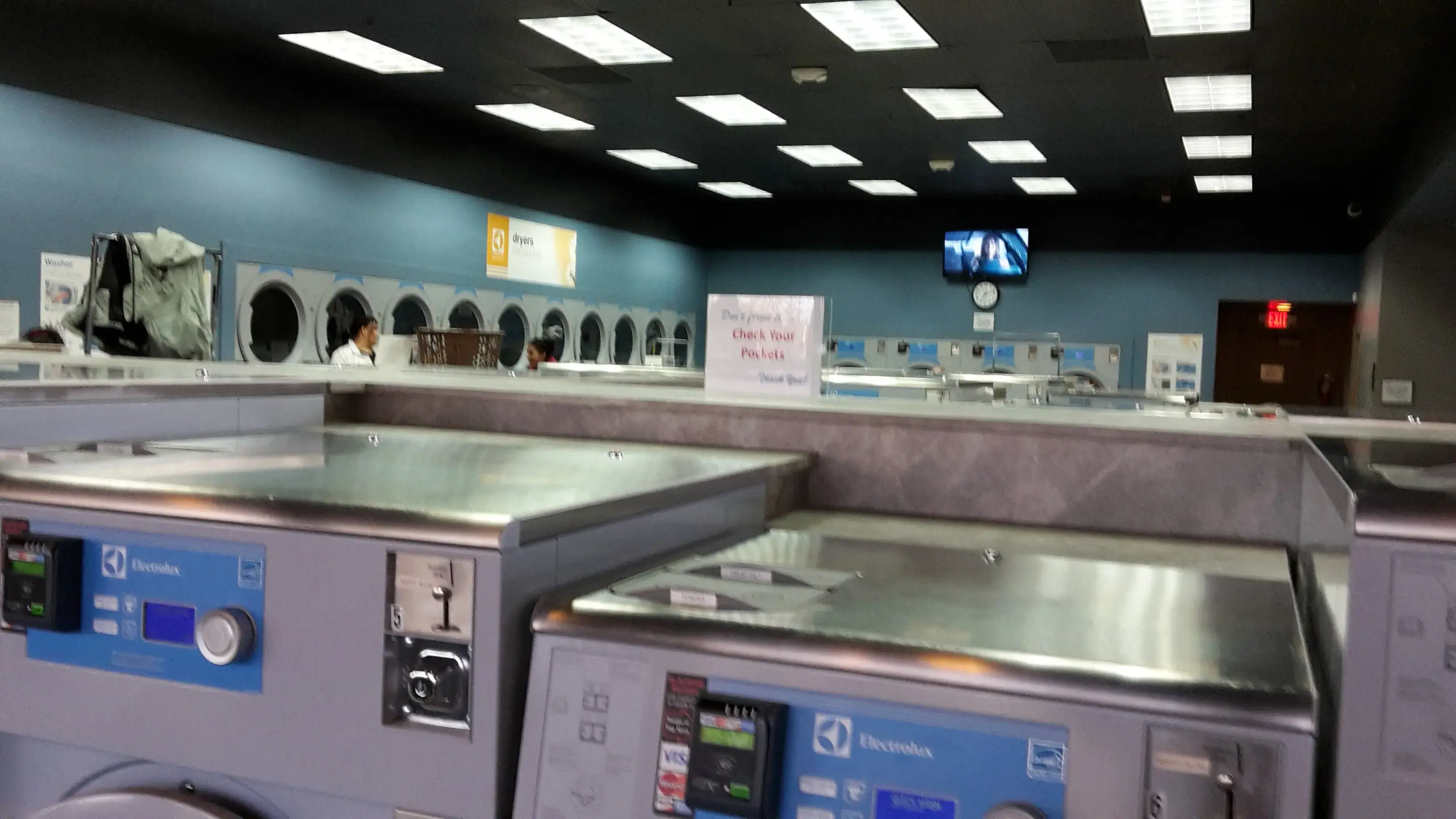 Wash World Laundry thumbnail 10
