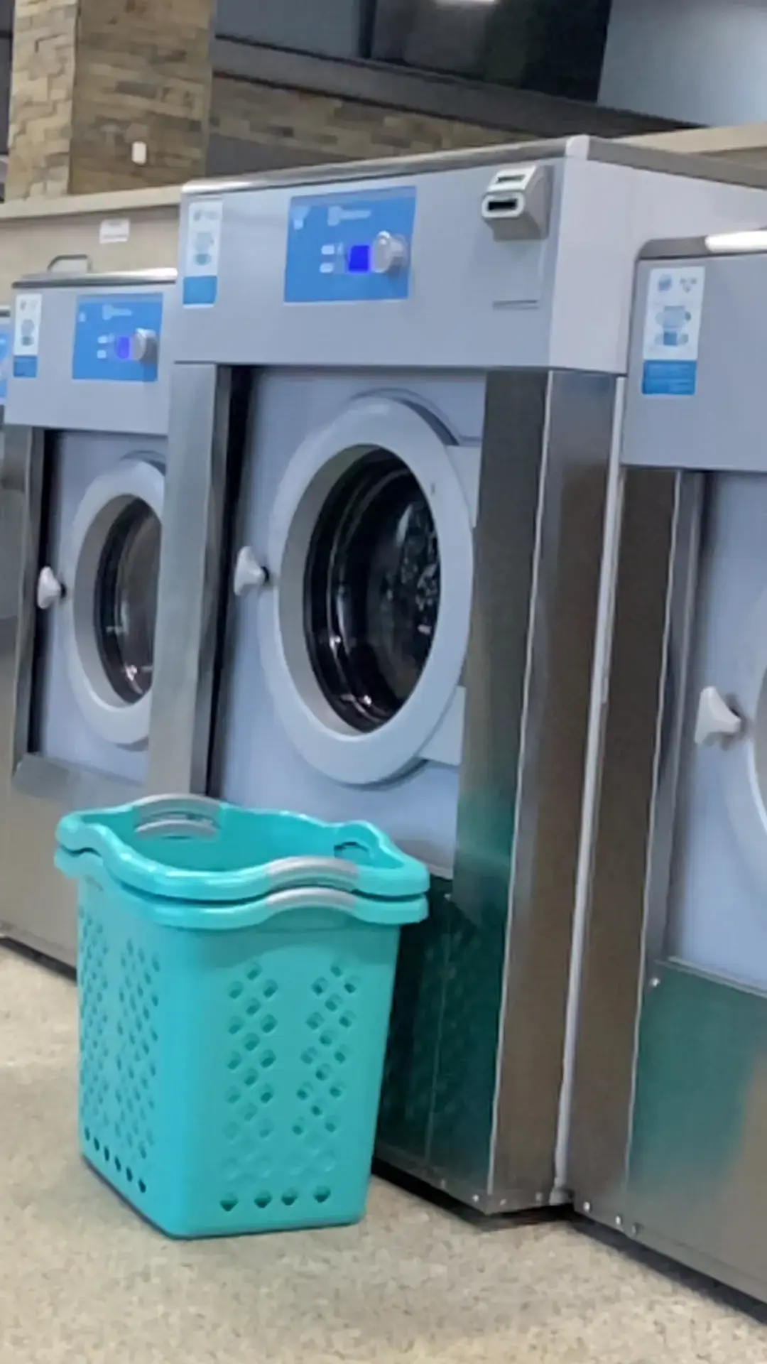 Wash World Laundry thumbnail 8