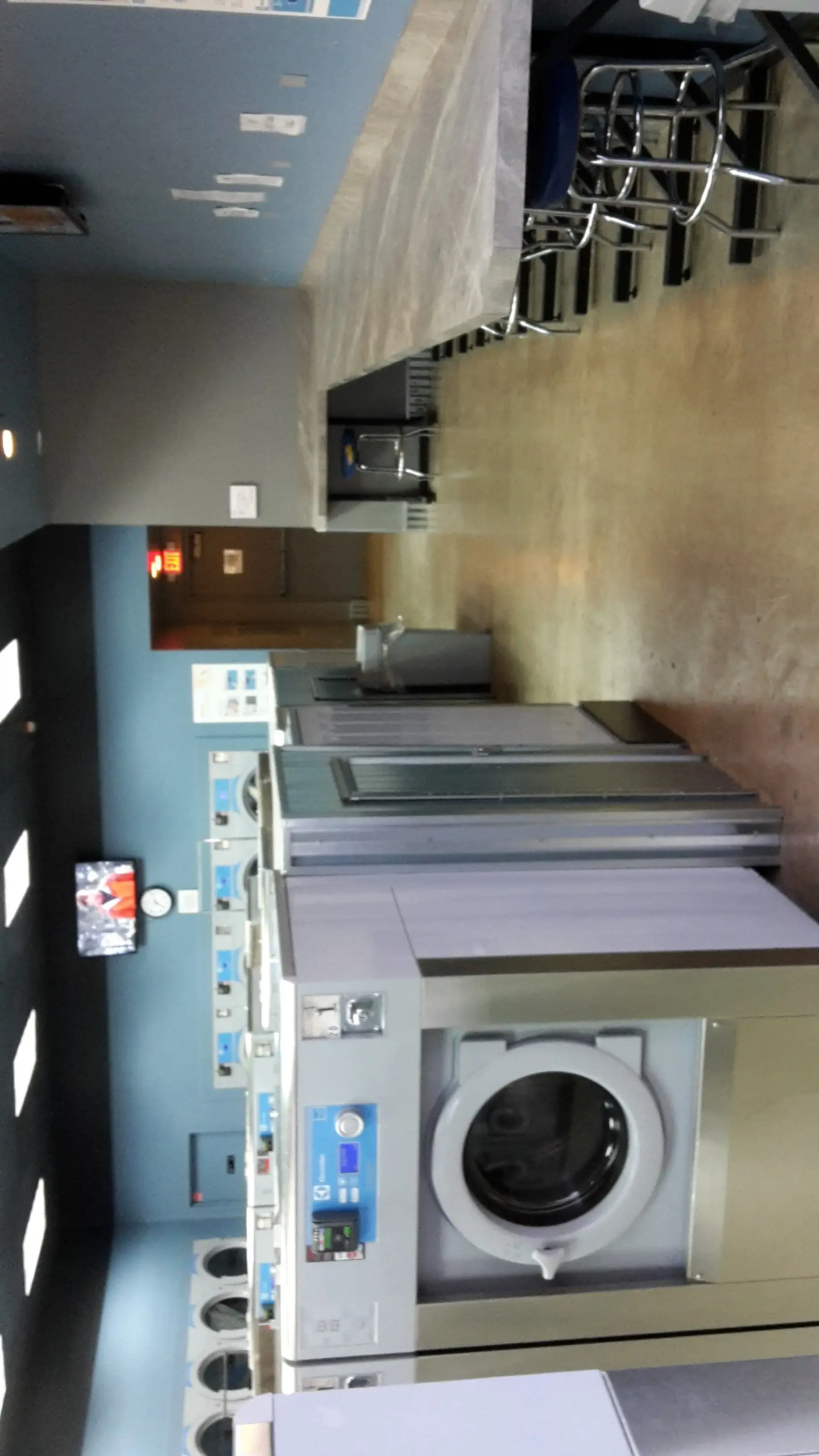 Wash World Laundry - Image 17