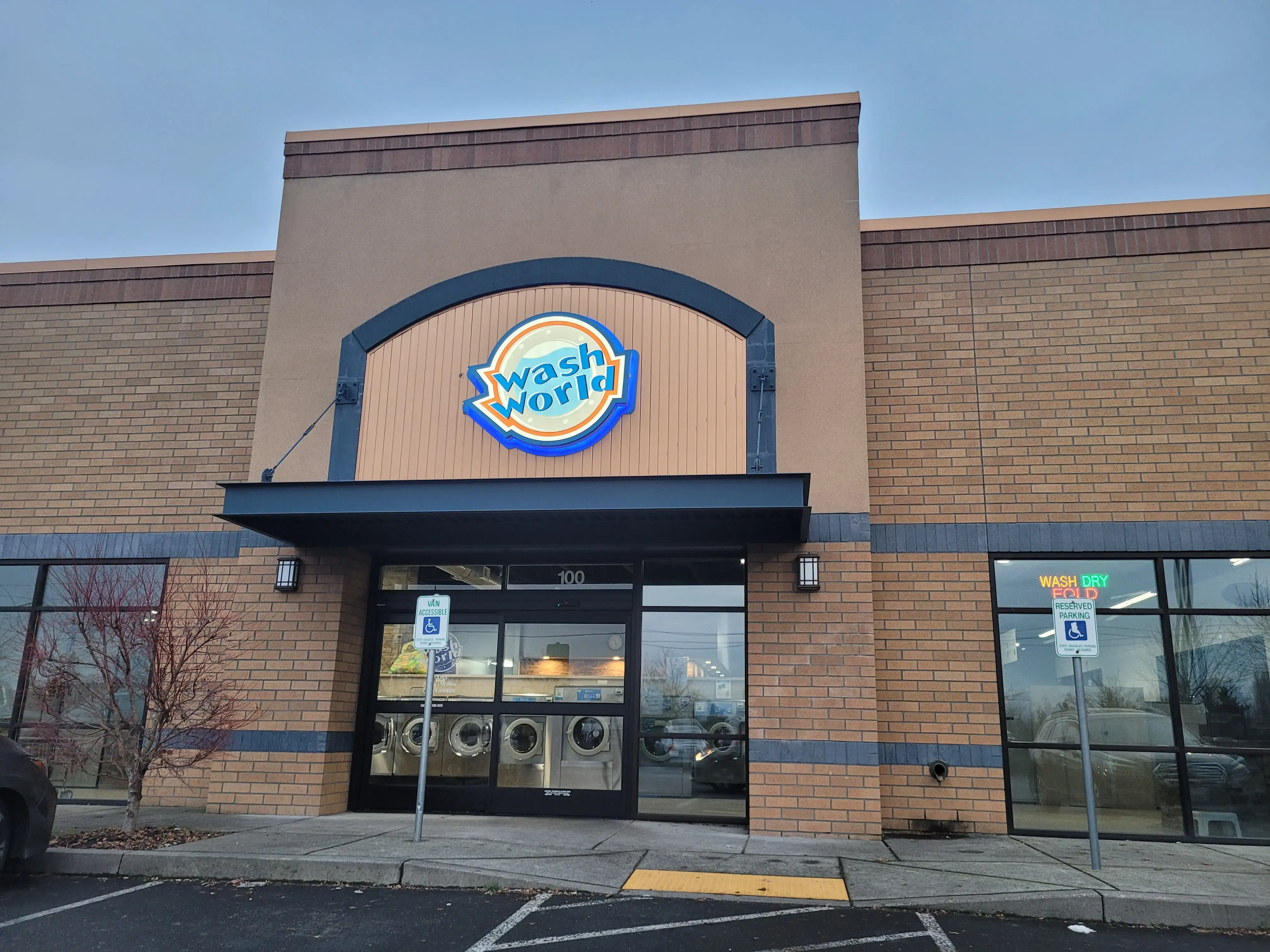 Wash World Laundry - Image 4