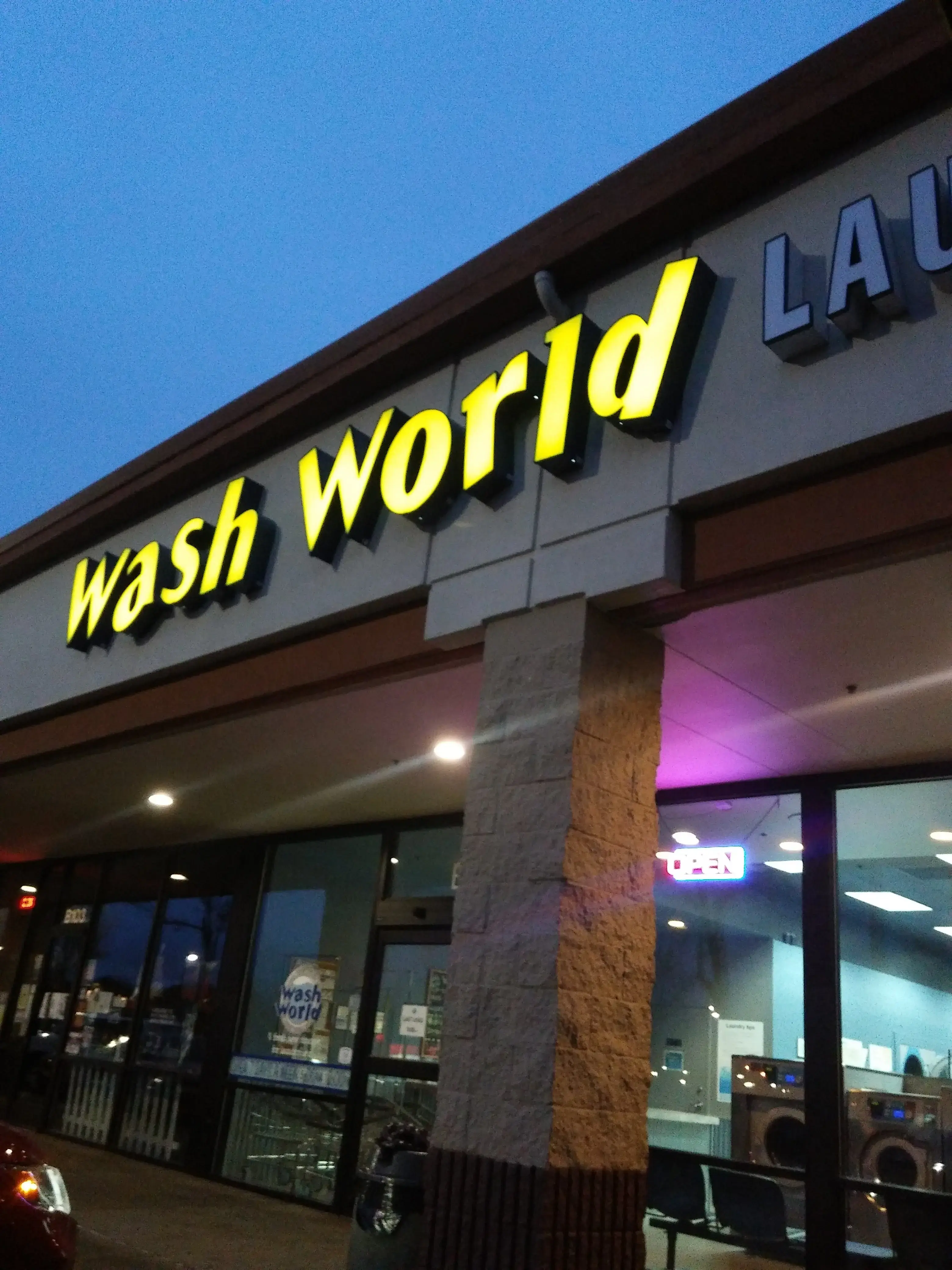 Wash World Laundry - Image 18