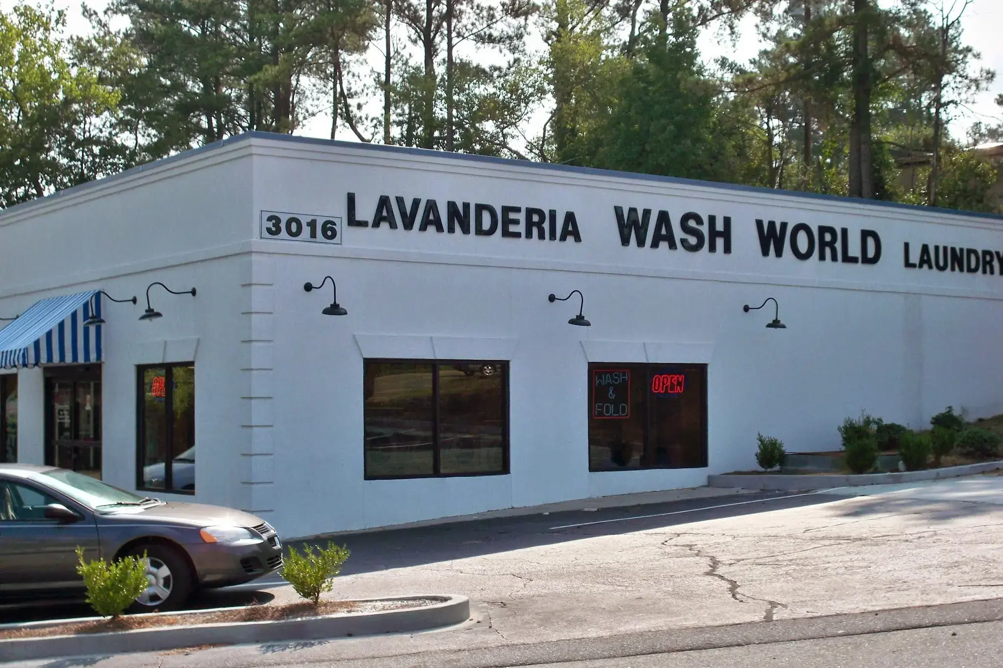 Wash World on Beltline - Image 2